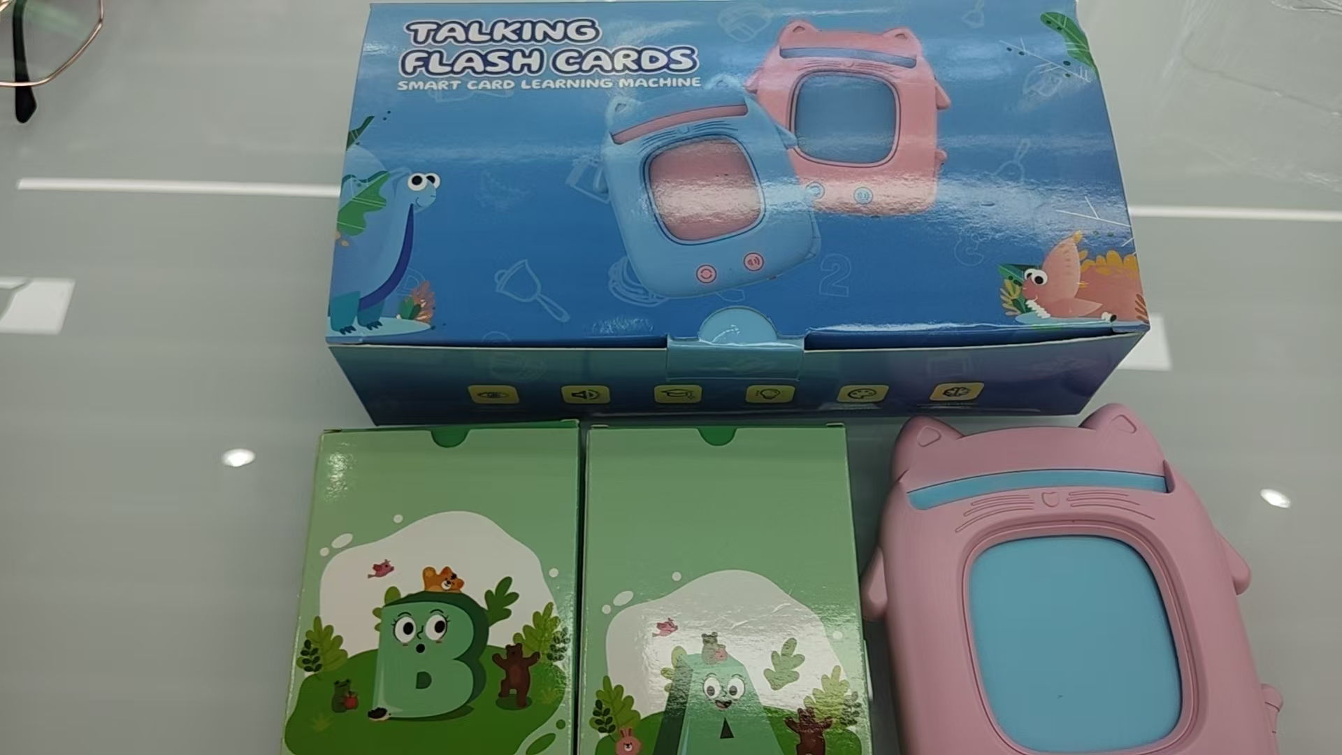 智能陪伴/肯尼亚儿童学习机/有声书/智能手机/玩具产品图