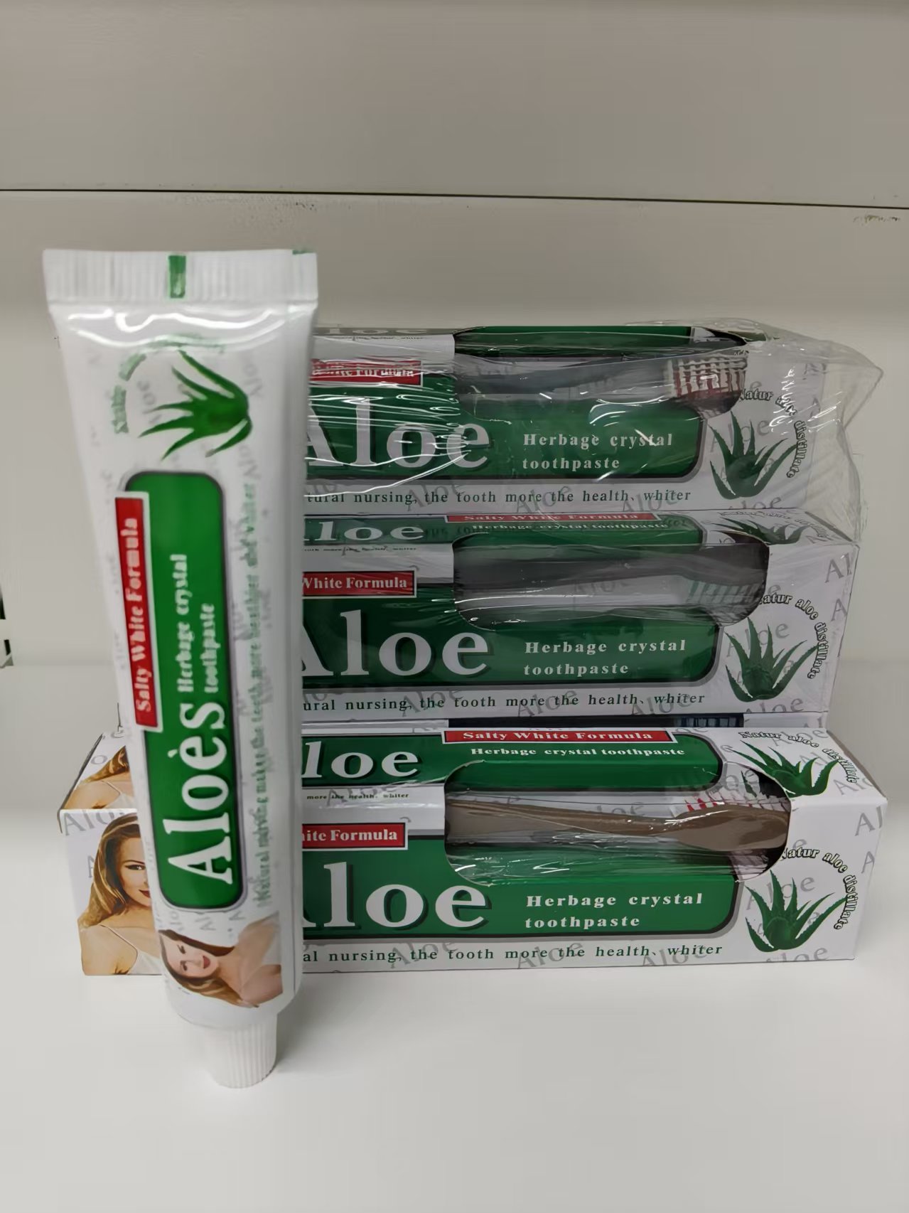 maxi limpio105g芦荟牙膏美白牙膏带牙刷成人牙膏批发日用品