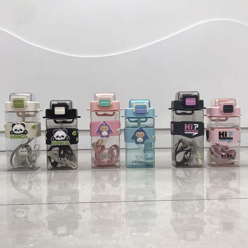 可爱卡通挂绳大容量水杯 便携吸管杯学生高颜值网红ins风随手杯详情5