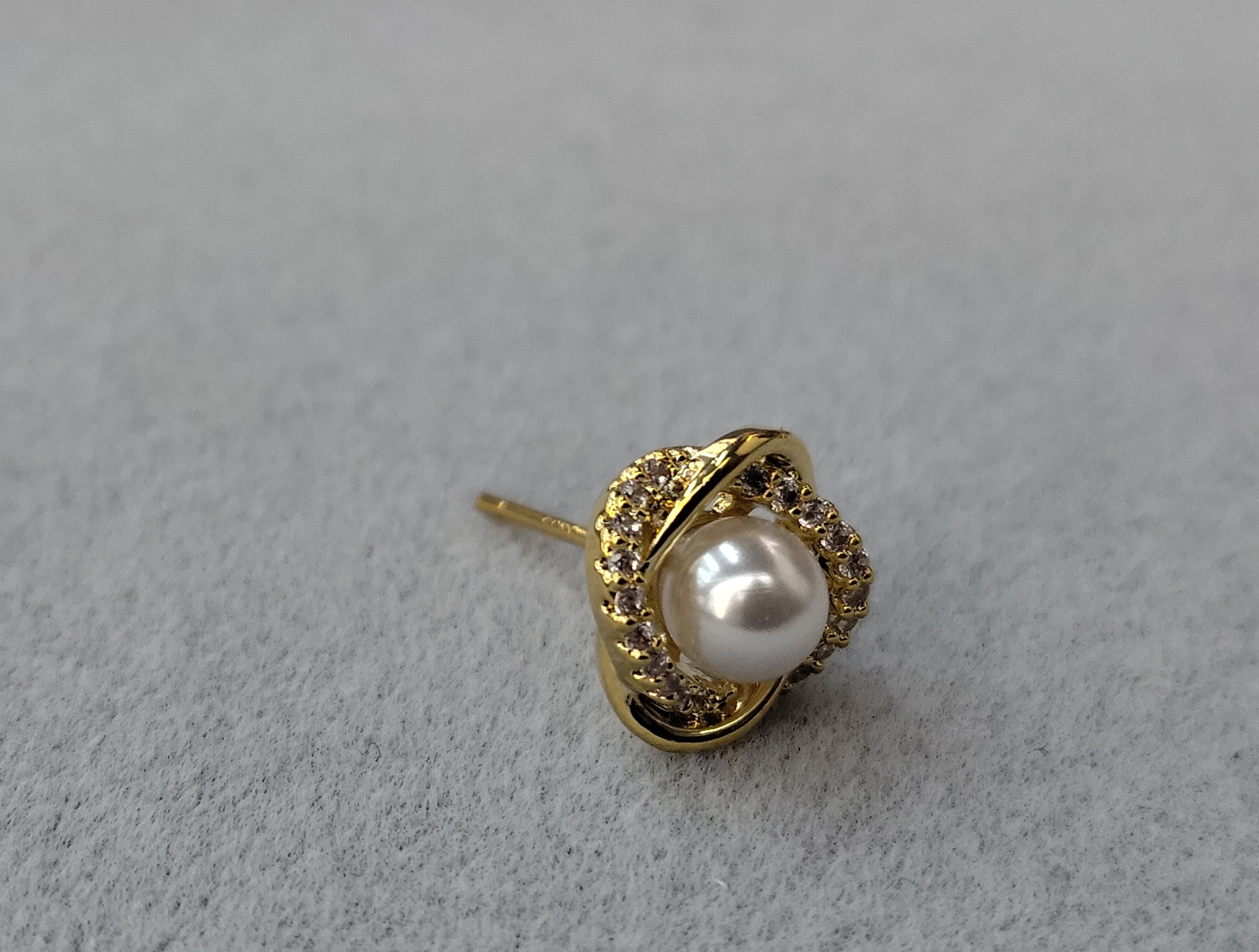 Waka Mi's new pearl high-end fashion, stylish, versatile, exquisite and small earrings and stud earrings in 2025 Specification image