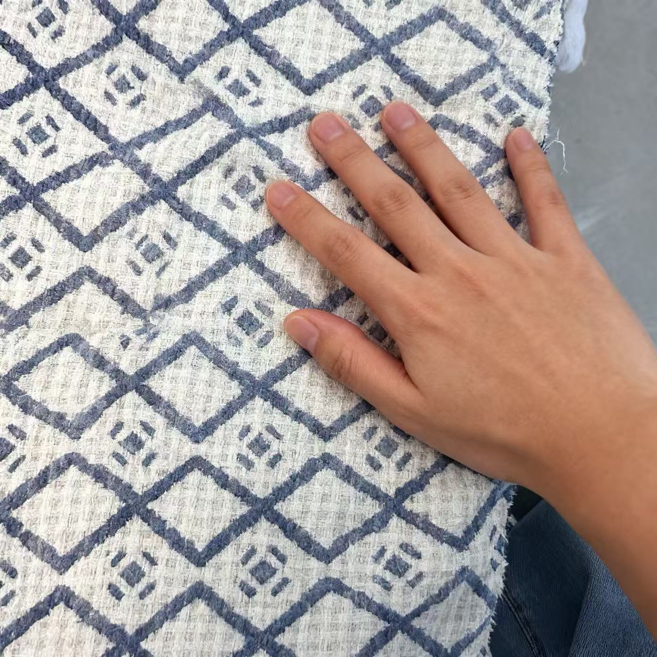 All-cotton jacquard printed fabric, blue and white diamond-shaped retro geometric pattern, breathable and skin-friendly, factory direct sales support customization, in-stock/custom-dyed suitable clothing/home textile fabric Application Scenario