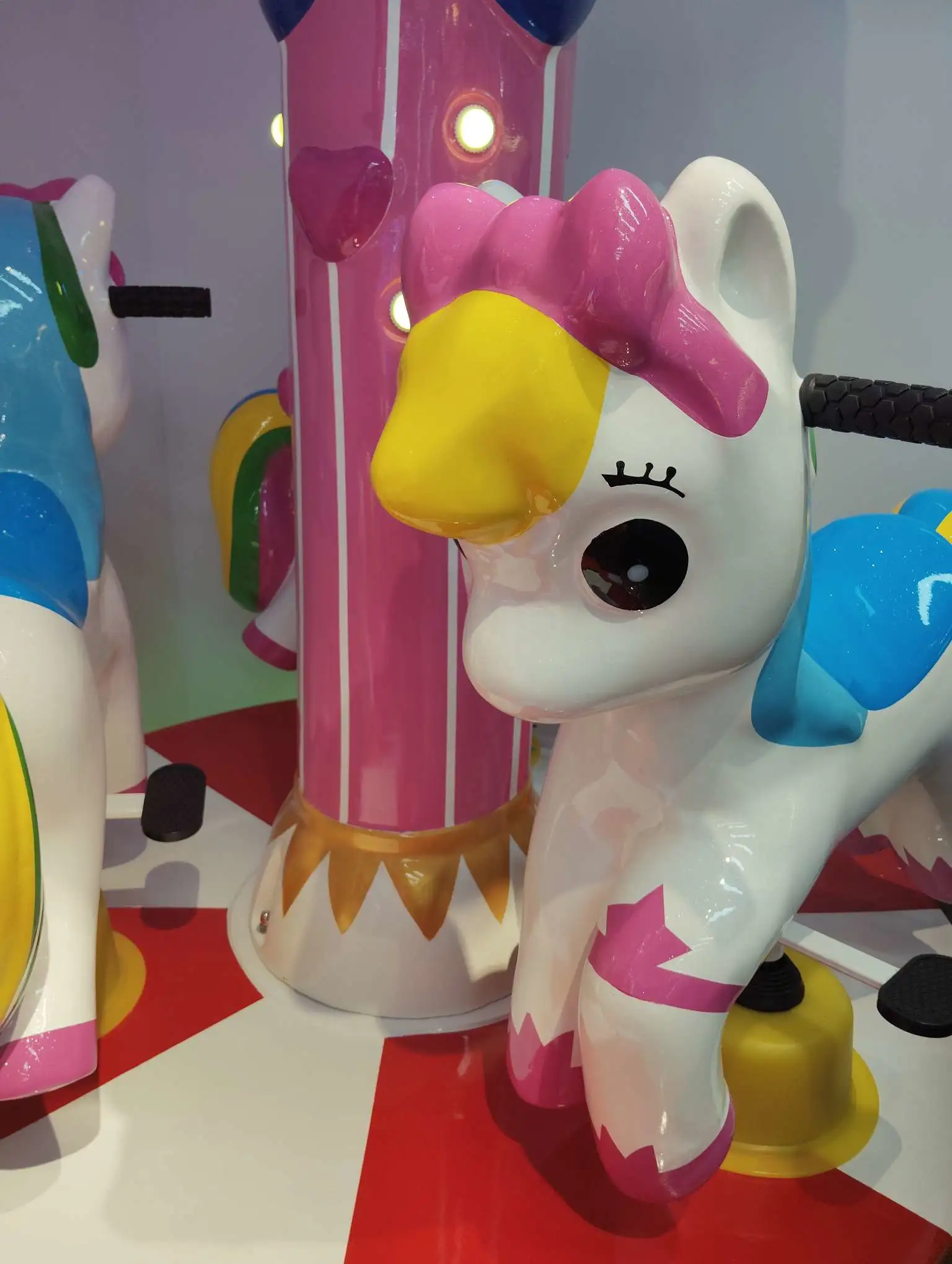 Factory direct sales of swing machines, rocking horses, square car games, and happy three-person carousels detail image 4