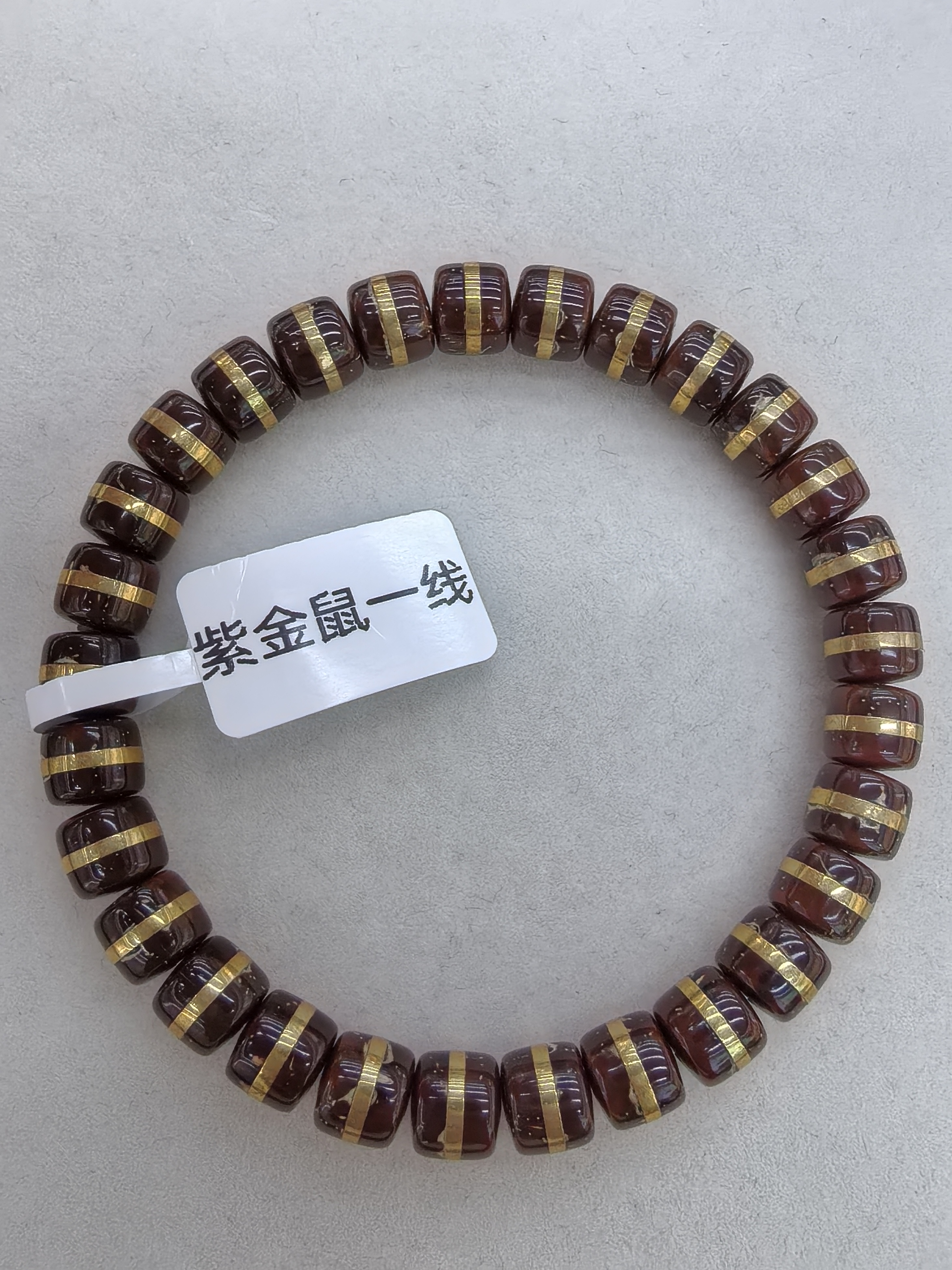 “紫金鼠”，也叫“招财鼠菩提子”“三眼招财鼠菩提子”等。