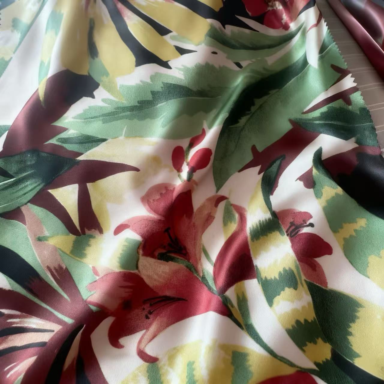 Mezcla imitación acetato satén estampado floral tropical suave drapeado suave vestido/camisa de vacaciones 50 metros moq venta directa de fábrica soporte personalizado details Picture