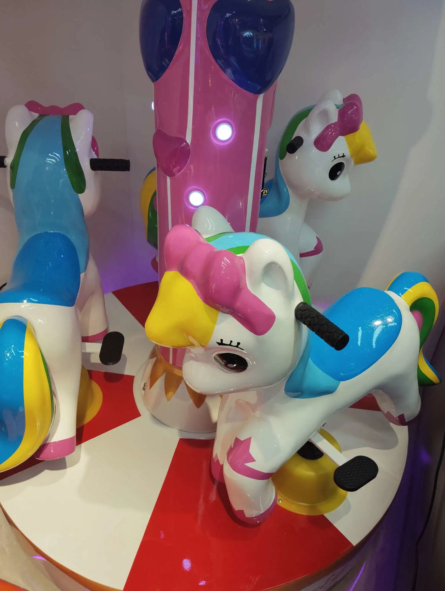 Factory direct sales of swing machines, rocking horses, square car games, and happy three-person carousels detail image 5