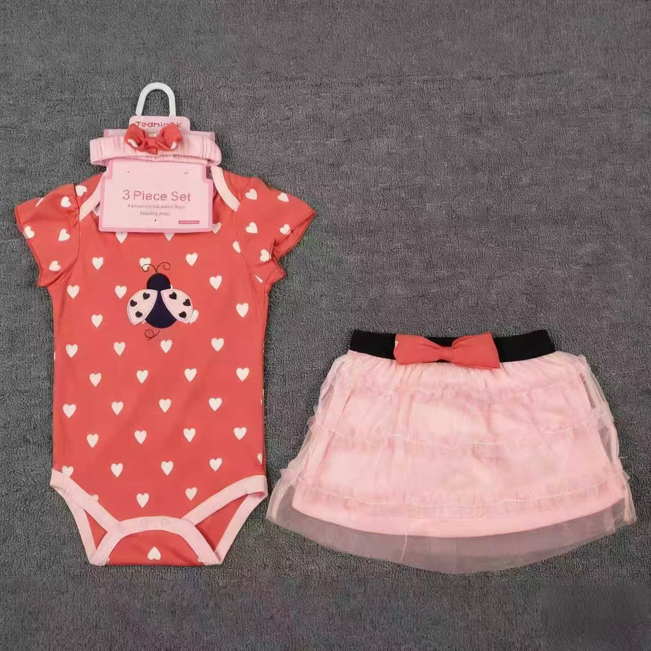 2025 New style baby and children's set wholesale from the source, cross-border exclusive supply to Europe and America, 3-piece set of hair band, short-sleeved shirt, bottom coat and short skirt Application Scenario