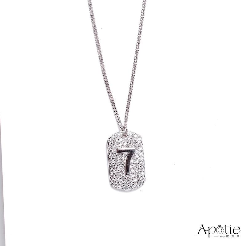 APOTIE 7 Letter brand necklace in white and gold Application Scenario