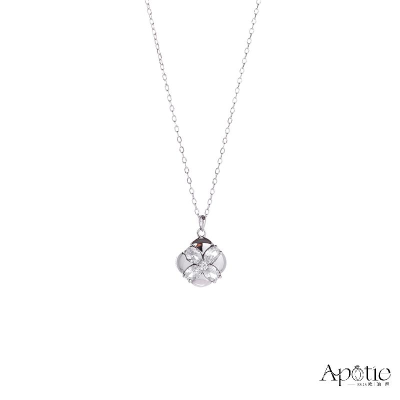 APOTIE Four-leaf Flower necklace in white and gold APOTIE Four-leaf Flower necklace in white and gold