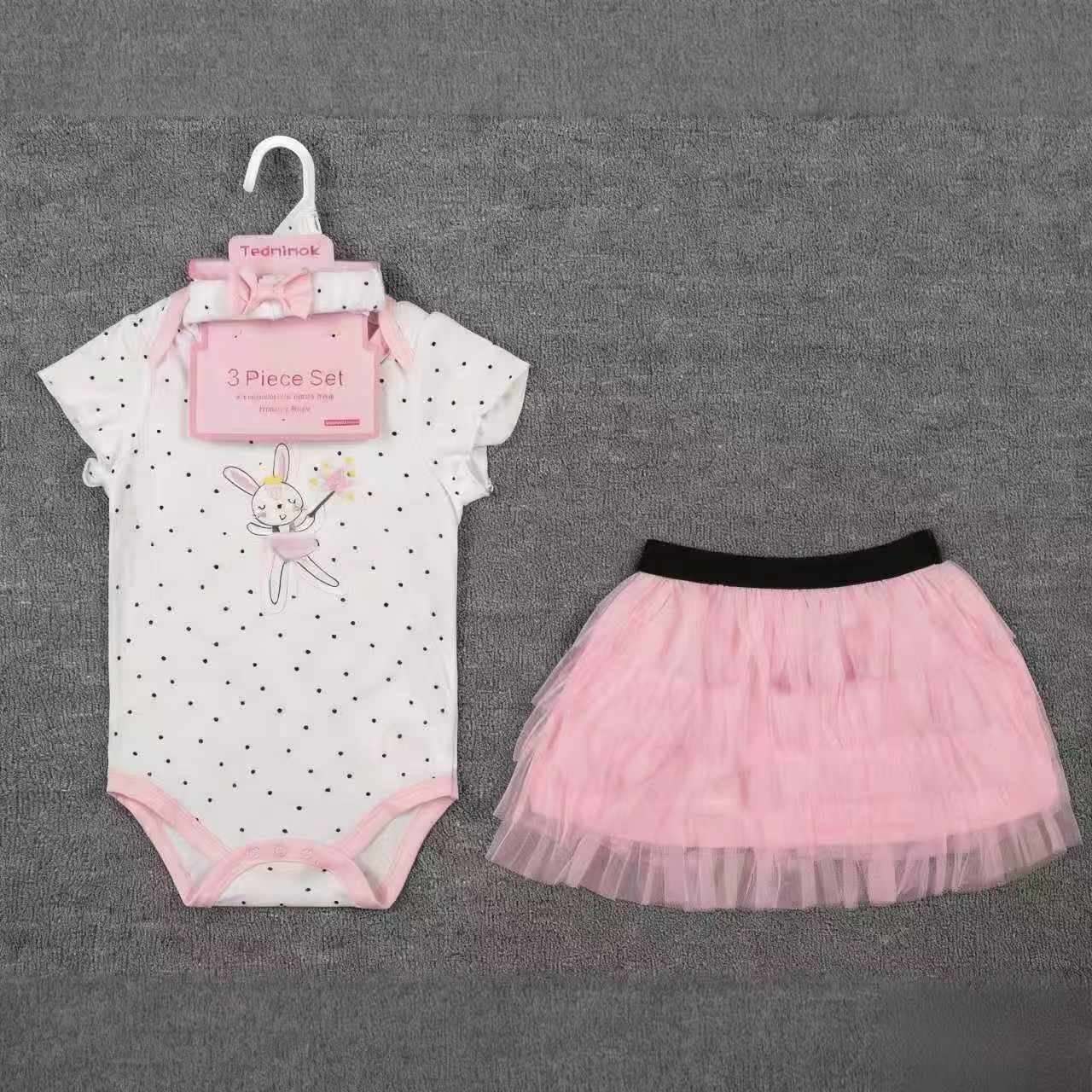 2025 New style baby and children's set wholesale from the source, cross-border exclusive supply to Europe and America, 3-piece set of hair band, short-sleeved shirt, bottom coat and short skirt Item Picture