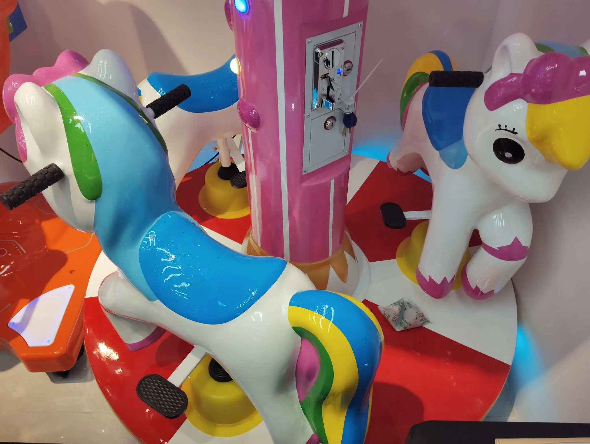 Factory direct sales of swing machines, rocking horses, square car games, and happy three-person carousels detail image 2