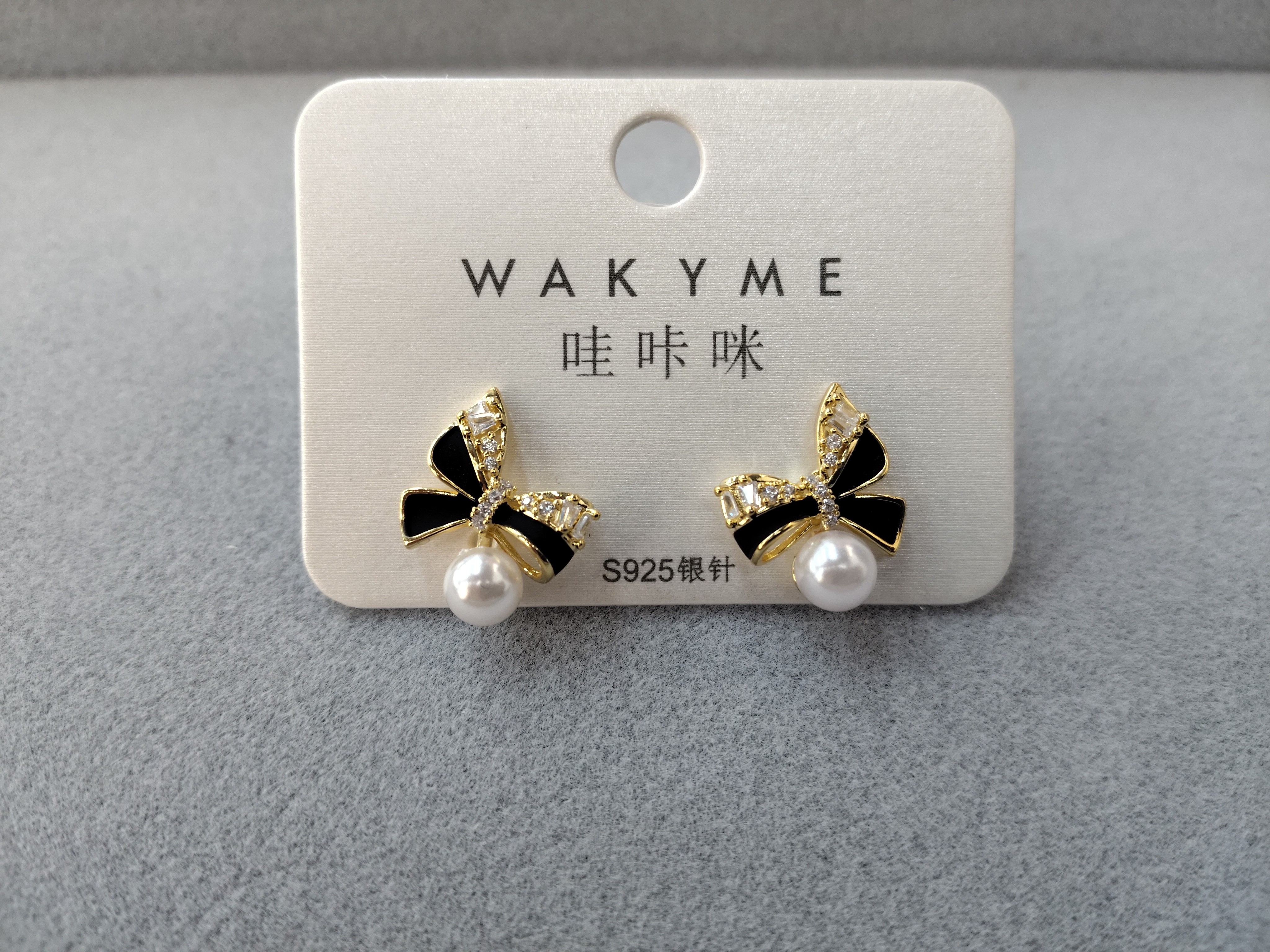 The new Waka Mi pearl earrings of 2025 are high-end, stylish, exquisite, delicate, versatile, fashionable and elegant, shining and brilliant. Zircon stud earrings