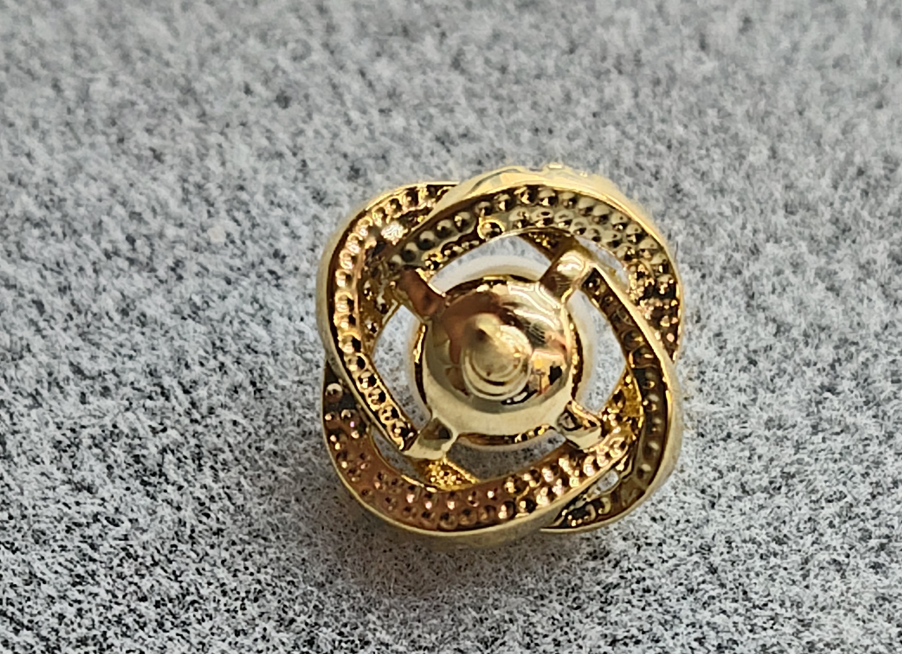 Waka Mi's new pearl high-end fashion, stylish, versatile, exquisite and small earrings and stud earrings in 2025 Application Scenario