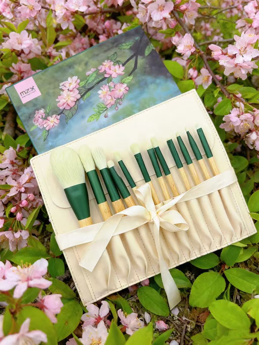 美之秀古典优雅气质12支化妆套刷新手一体含收纳化妆袋礼盒