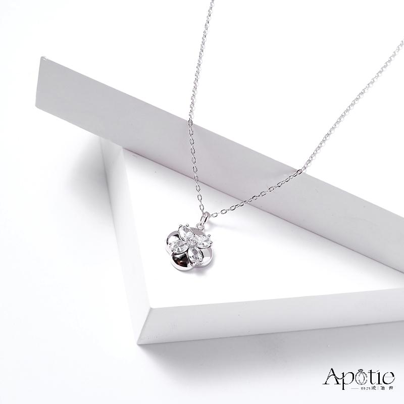 APOTIE Four-leaf Flower necklace in white and gold Item Picture
