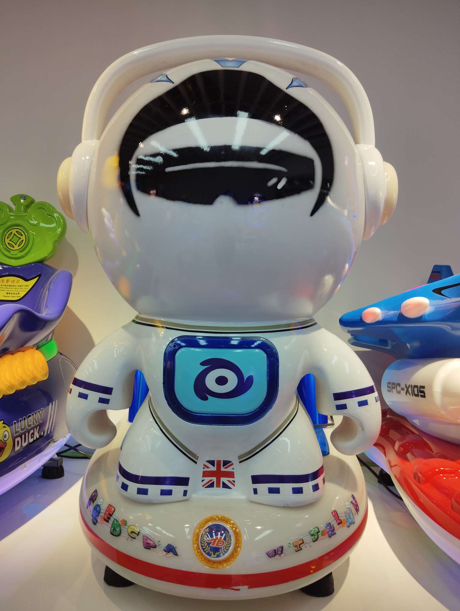 Factory direct sales of swing machines, rocking horses, square car games, and interstellar astronauts