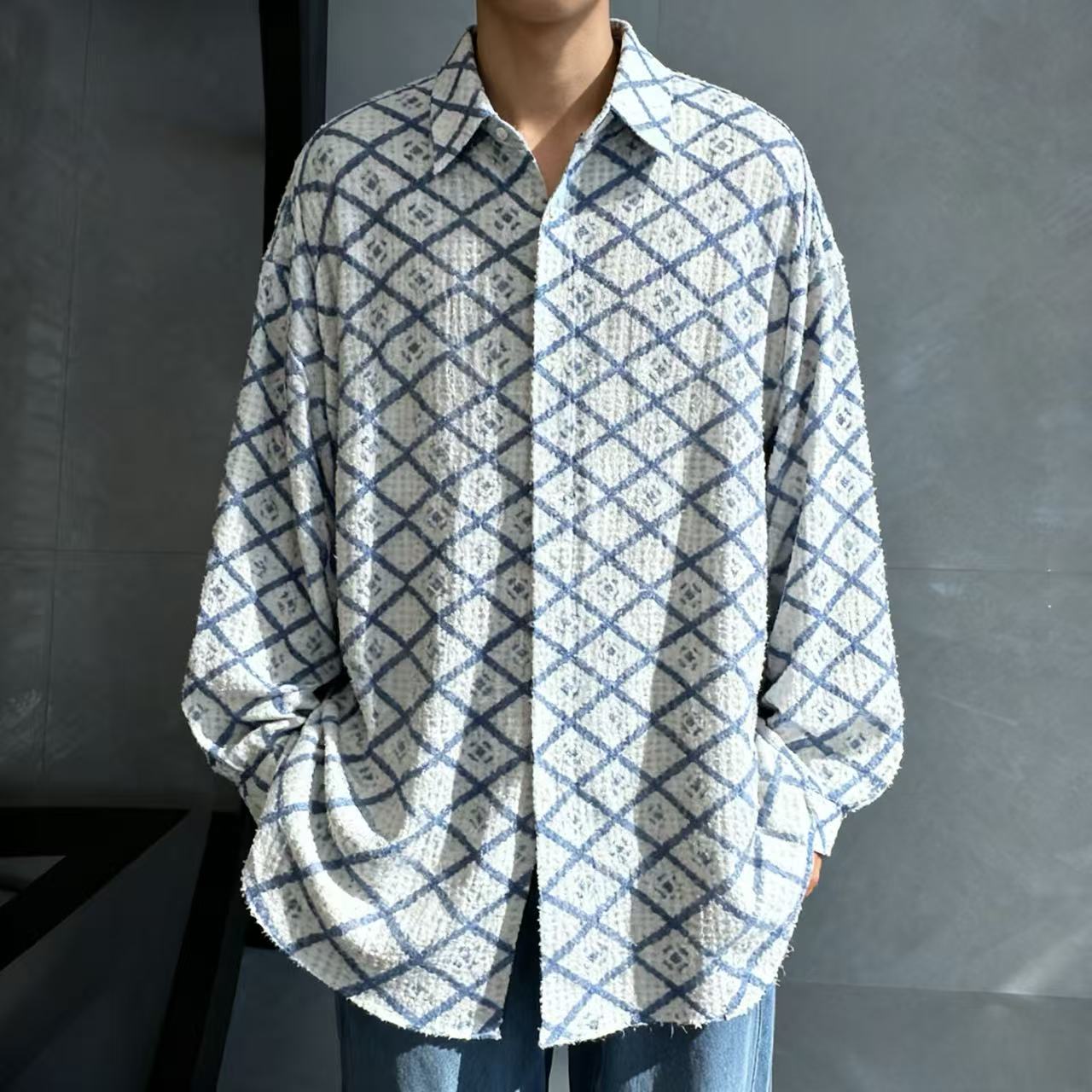 All-cotton jacquard printed fabric, blue and white diamond-shaped retro geometric pattern, breathable and skin-friendly, factory direct sales support customization, in-stock/custom-dyed suitable clothing/home textile fabric Specification image