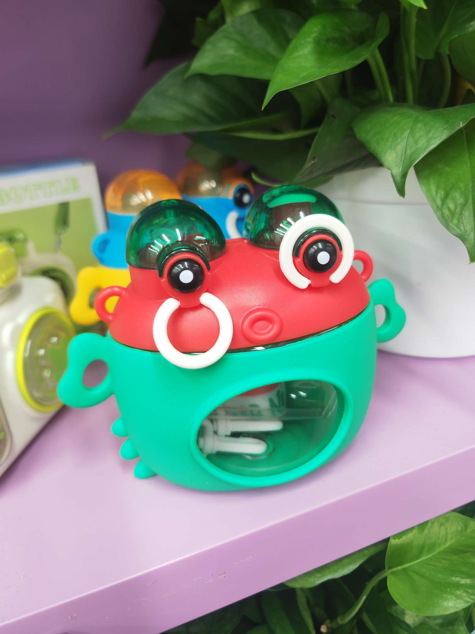 Daily necessities plastic double drinking cups, crab-shaped double-ear plastic cups, household portable beverage cups, plastic children's cups