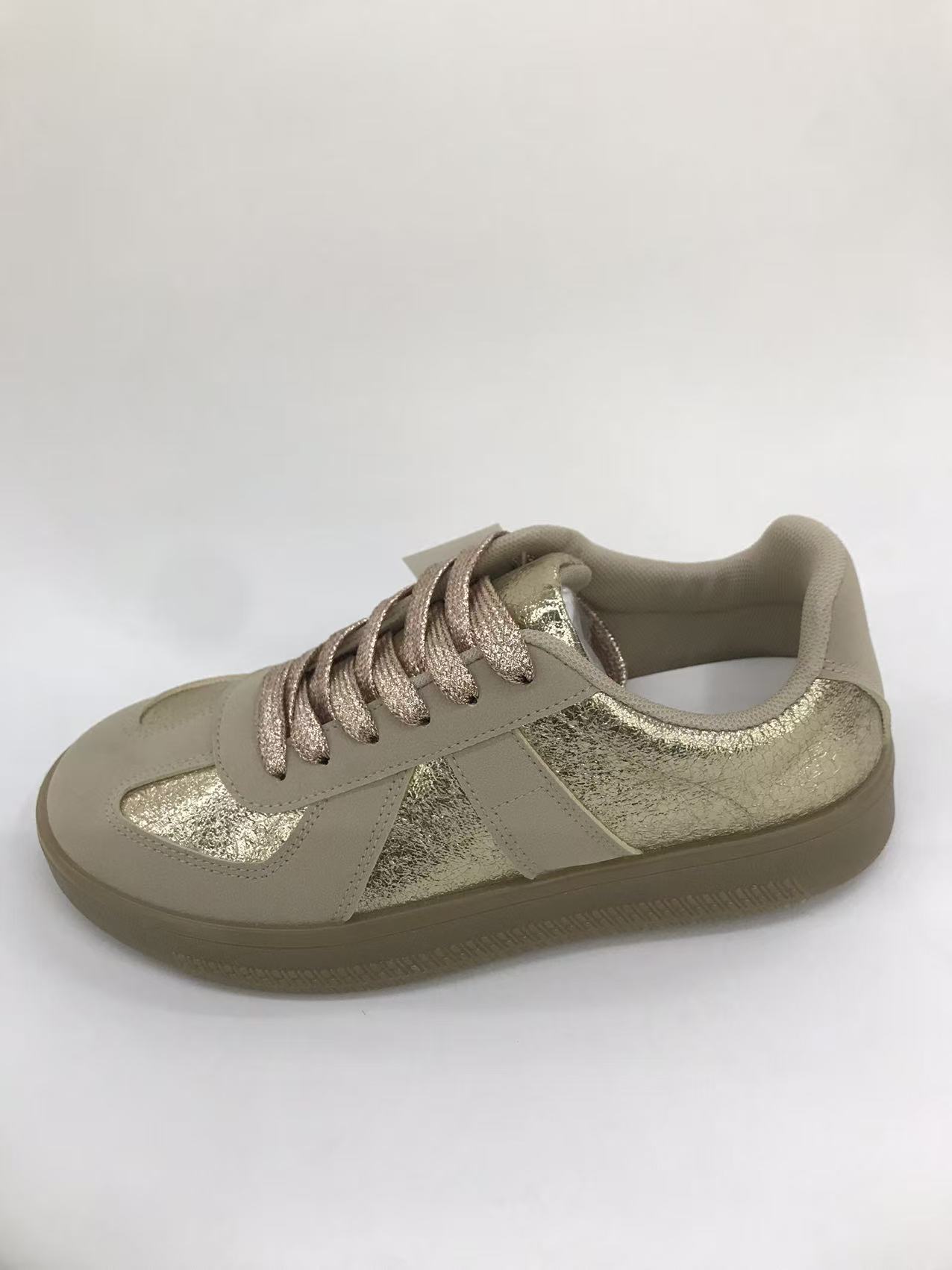 Ladies' autumn and winter casual sports shoes and travel shoes season style low top full figure