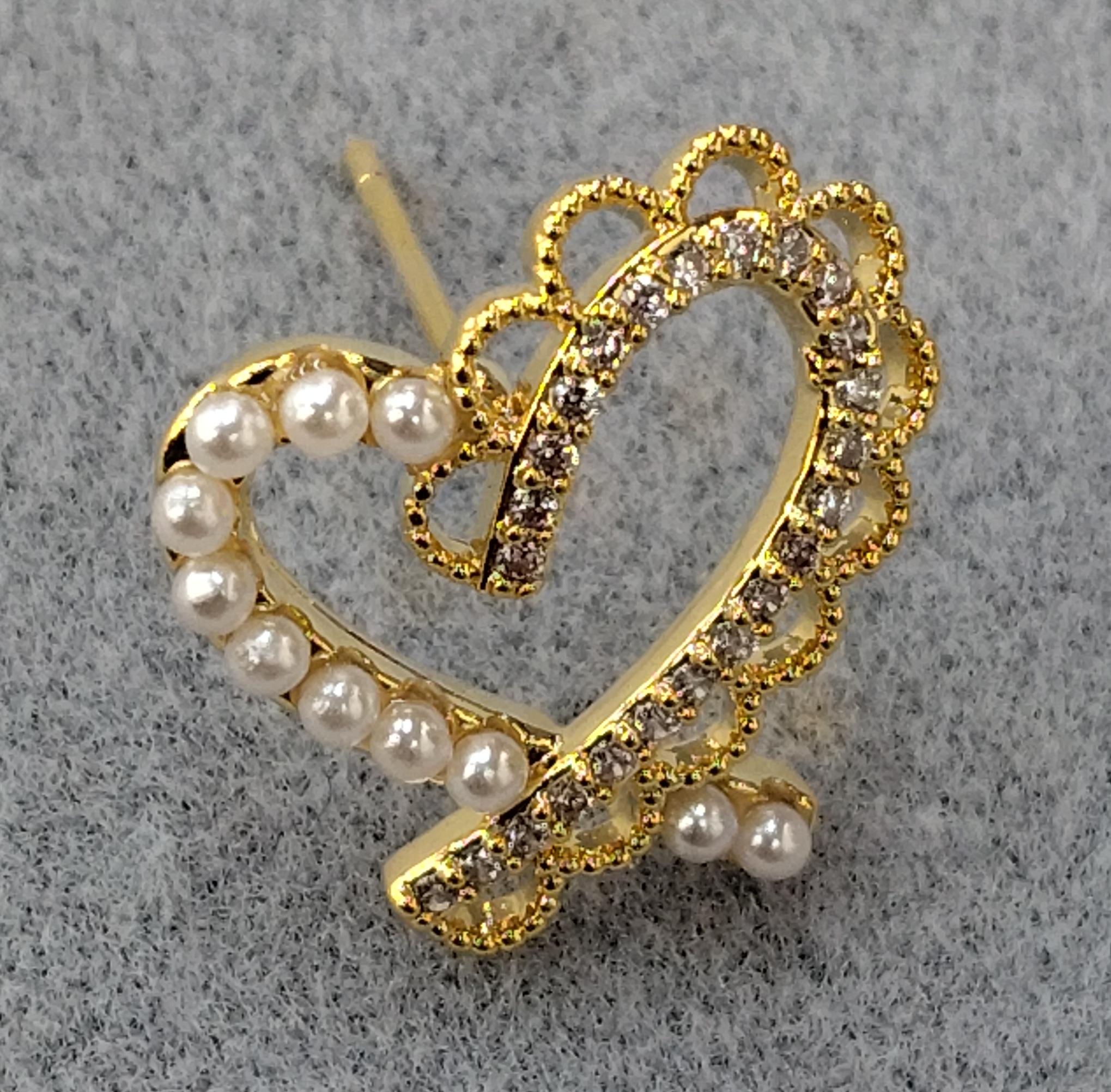 2025 Waka Mi Pearl Heart-shaped Versatile, fashionable, trendy, exquisite, three-dimensional, simple and high-end stud earrings Specification image