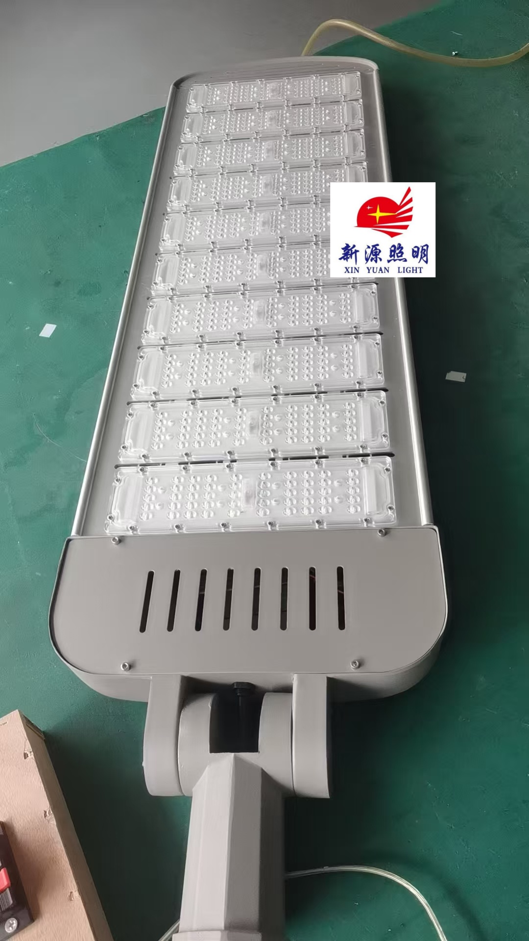 Modular street lamp heads, outdoor municipal engineering, park and community lighting, high-pole lamps, ultra-bright high-power road lamps Item Picture