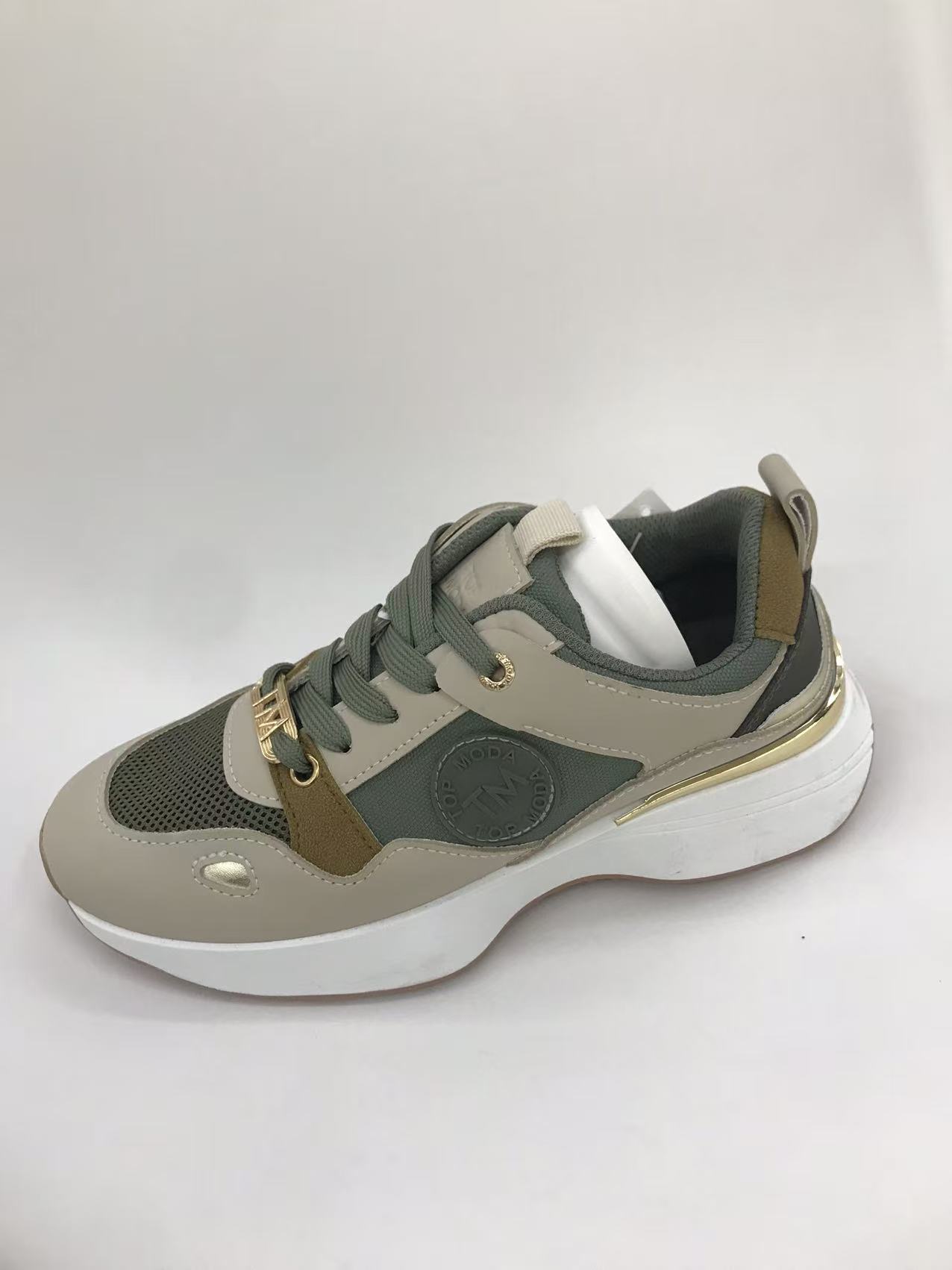 Women's autumn and winter casual shoes with a simple outdoor style full figure