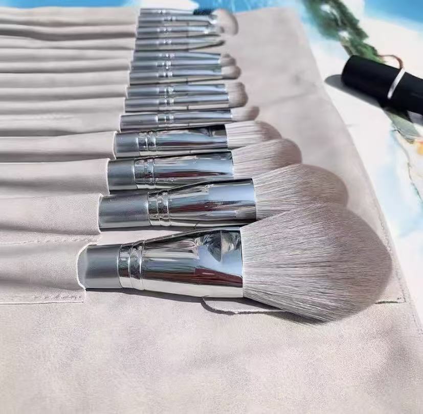 初见化妆刷全套蓬松超软沧州刷子全套散粉刷腮红刷化妆刷套装细节图