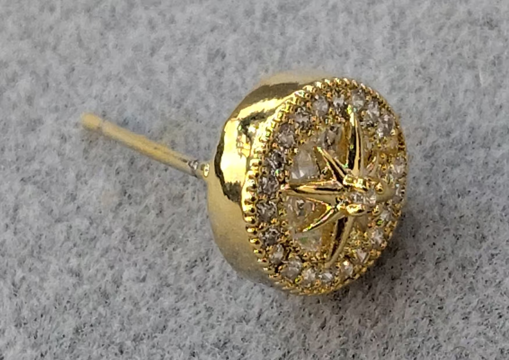 Waka Mi 2025 New Star Stud earrings, S925 silver needle, gold and silver dual-color zircon shining, exquisite design brightening your daily outfits. Specification image