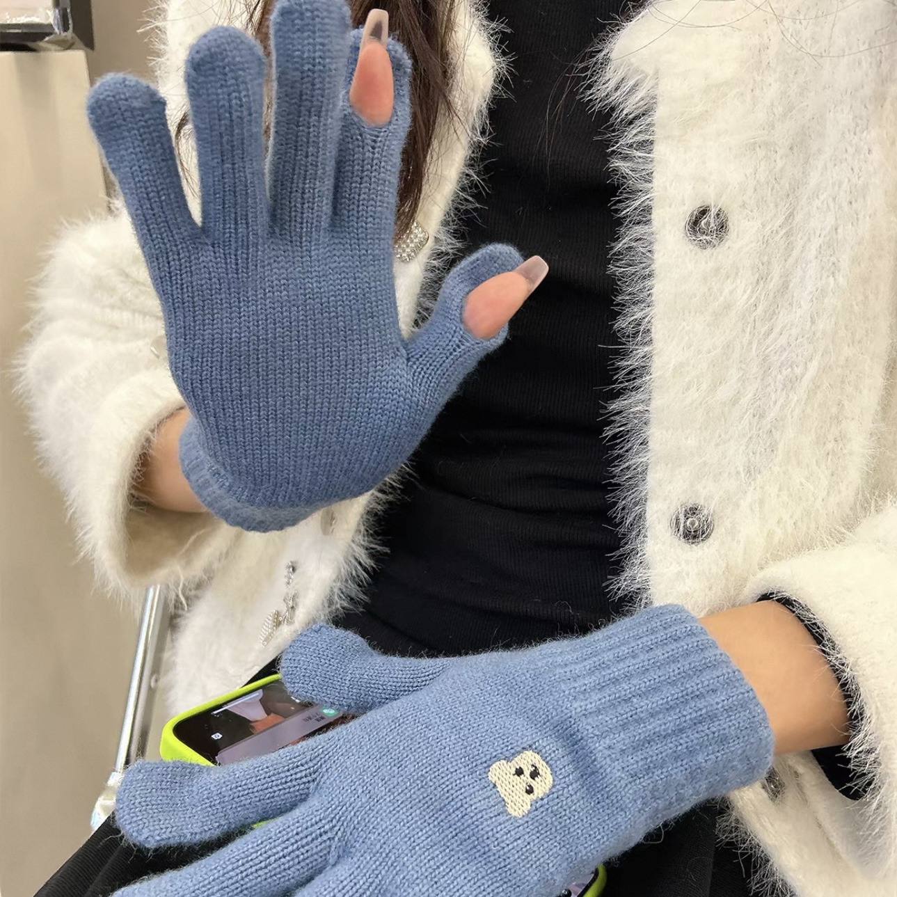 手套儿童冬季可爱/儿童防滑手套/手套学生挂脖卡通/布丁猴手套/冬季手套白底实物图