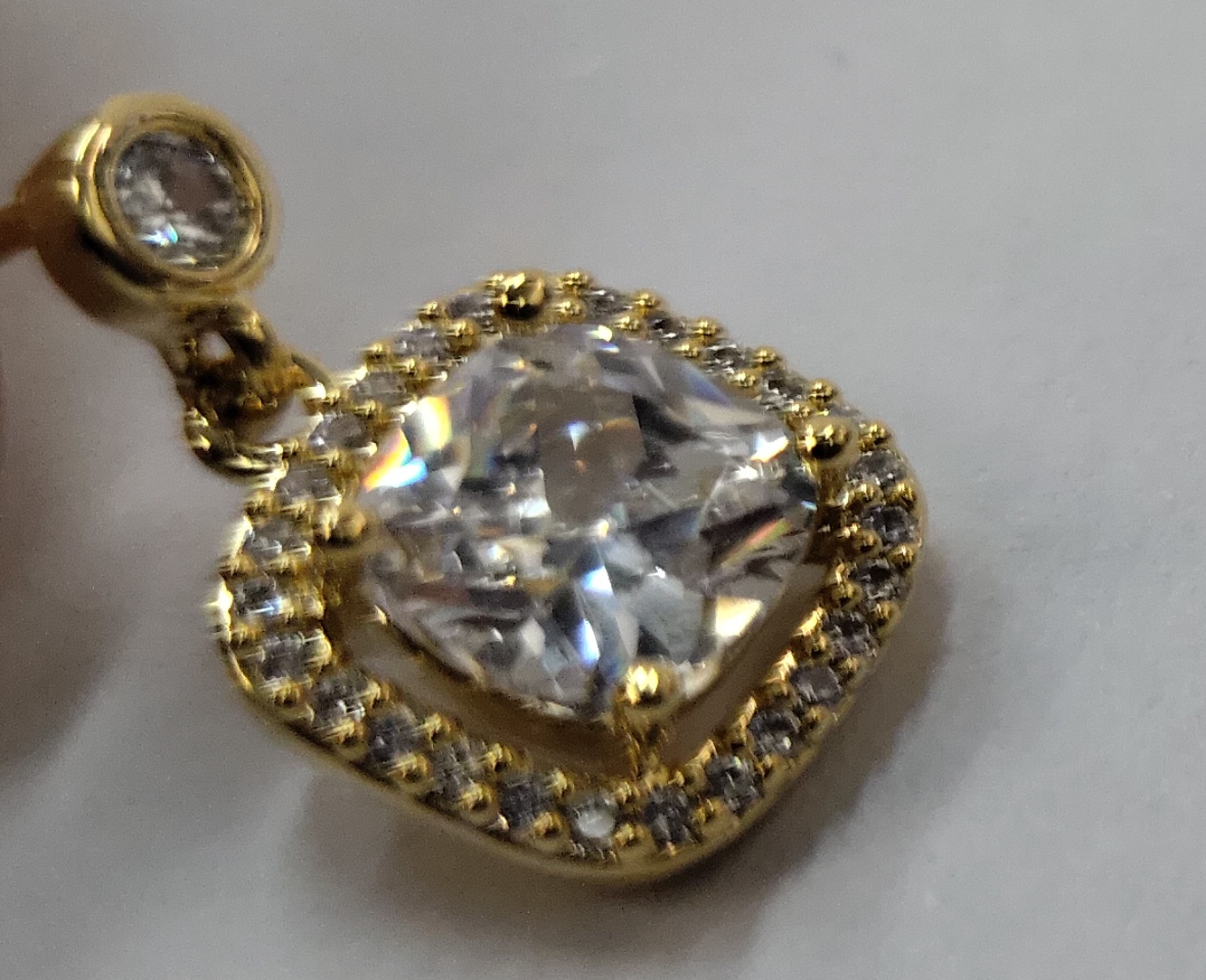 The 2025 Waka Mi Sparkling Crystal stud design is fashionable and exquisite, fully demonstrating the high-end and elegant charm of fashion trends Specification image