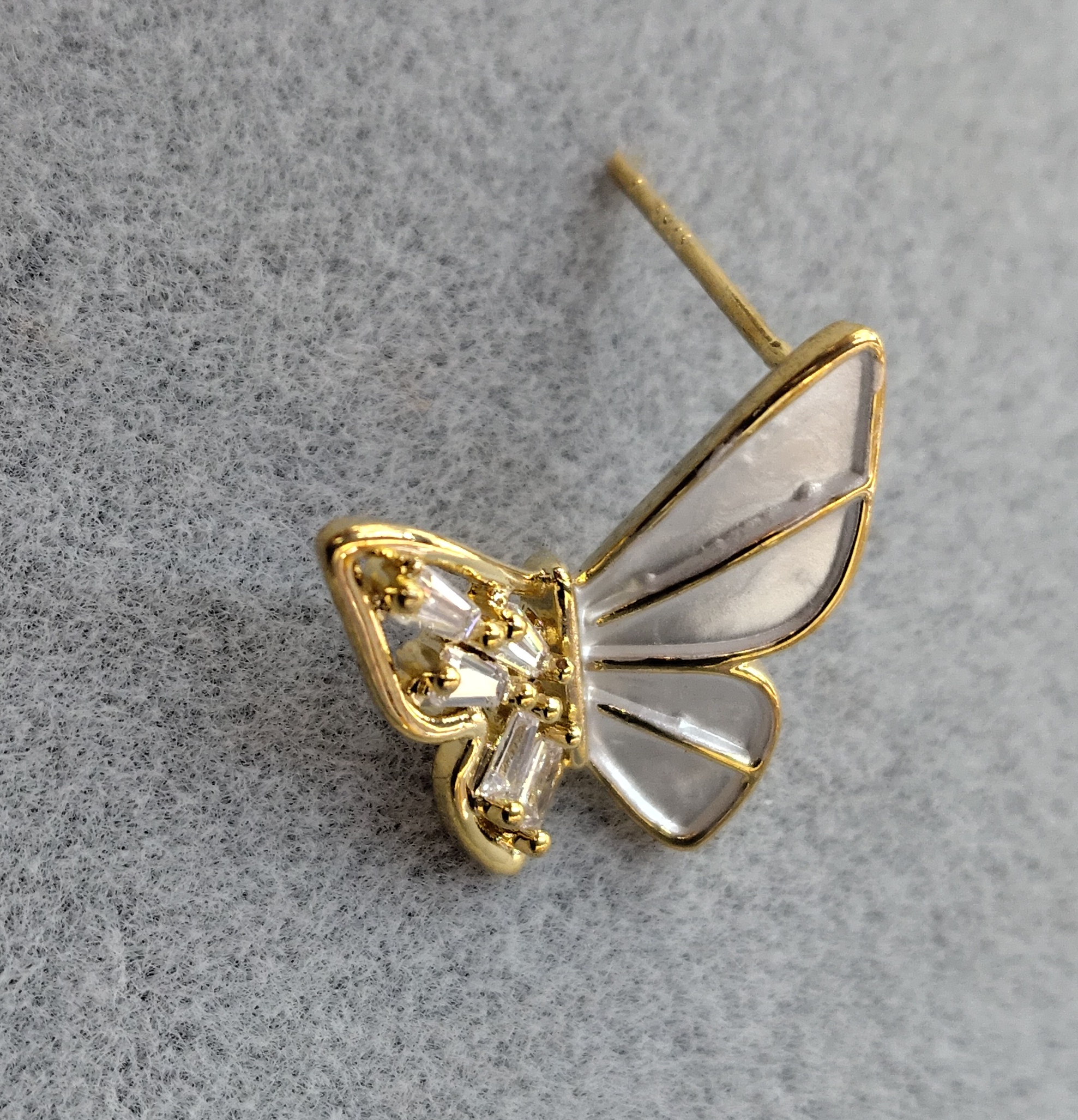 Waka Mi 2025 Butterfly Stud Earrings, black and white, S925 silver needle, exquisite and elegant, fashionable and versatile Specification image