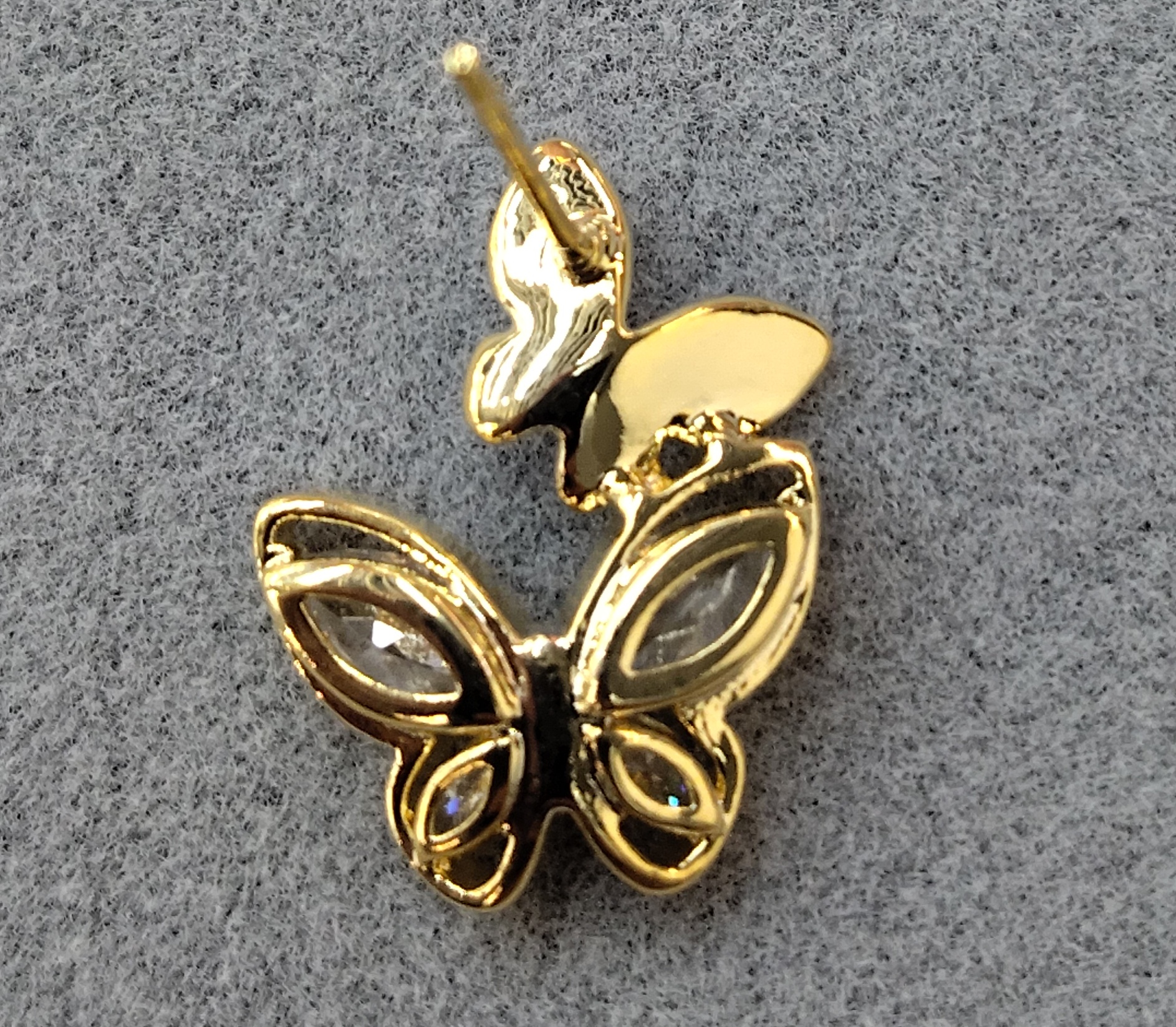 In 2025, Waka Mi's new butterfly-themed zircon earrings are dazzling, three-dimensional, exquisite, versatile, fashionable and trendy Application Scenario