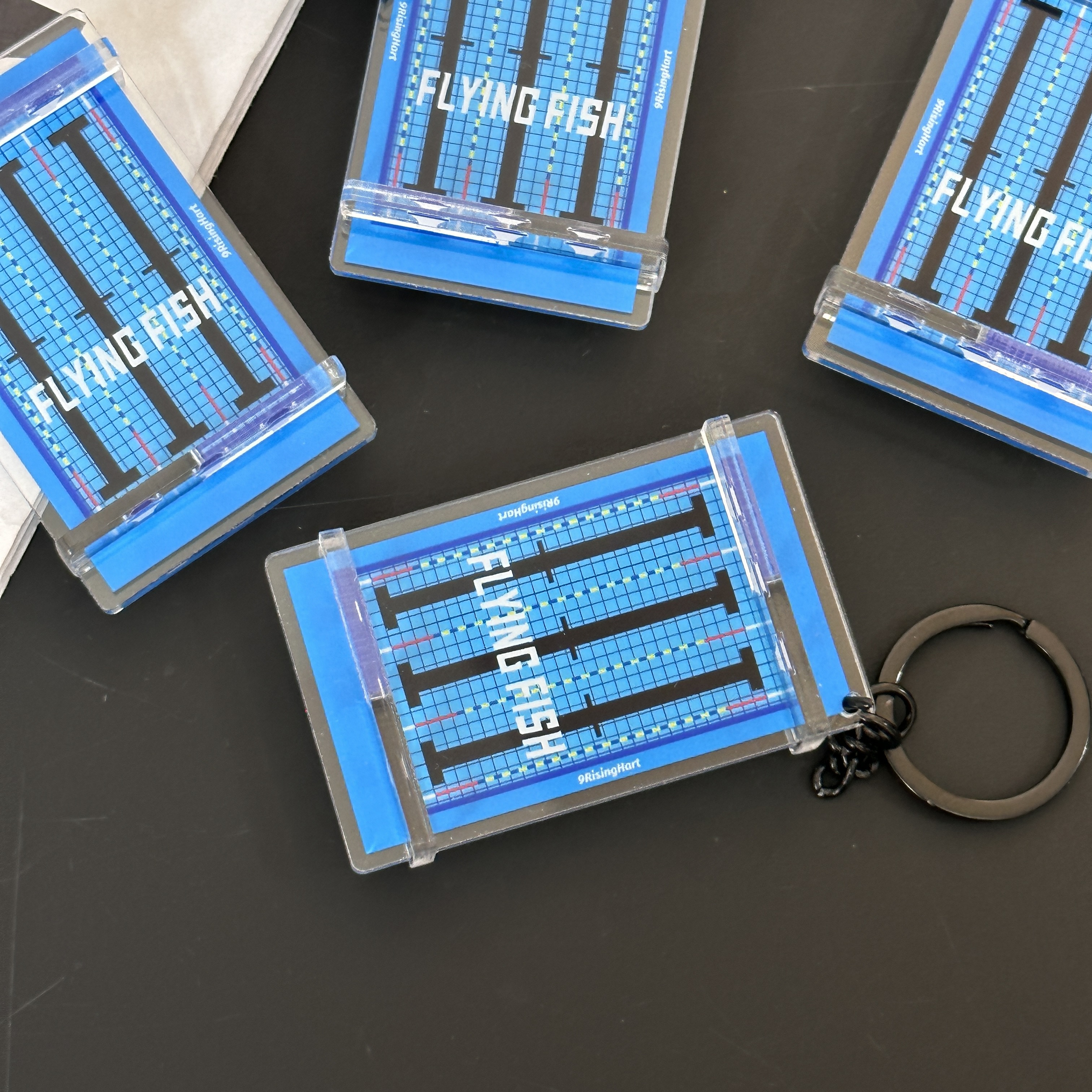 新款体育迷你亚克力立体游泳池车钥匙扣挂件游泳馆文创礼品纪念品白底实物图