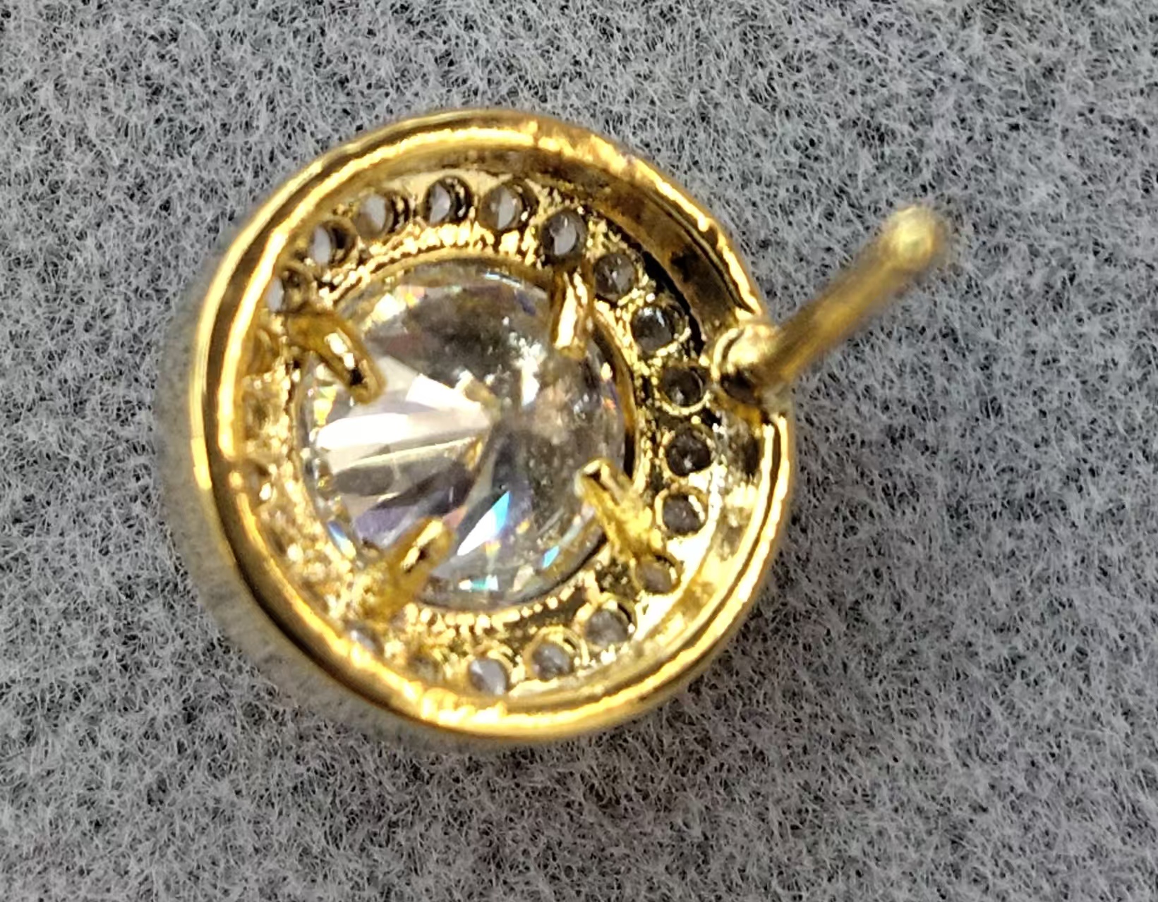 Waka Mi 2025 New Star Stud earrings, S925 silver needle, gold and silver dual-color zircon shining, exquisite design brightening your daily outfits. Application Scenario