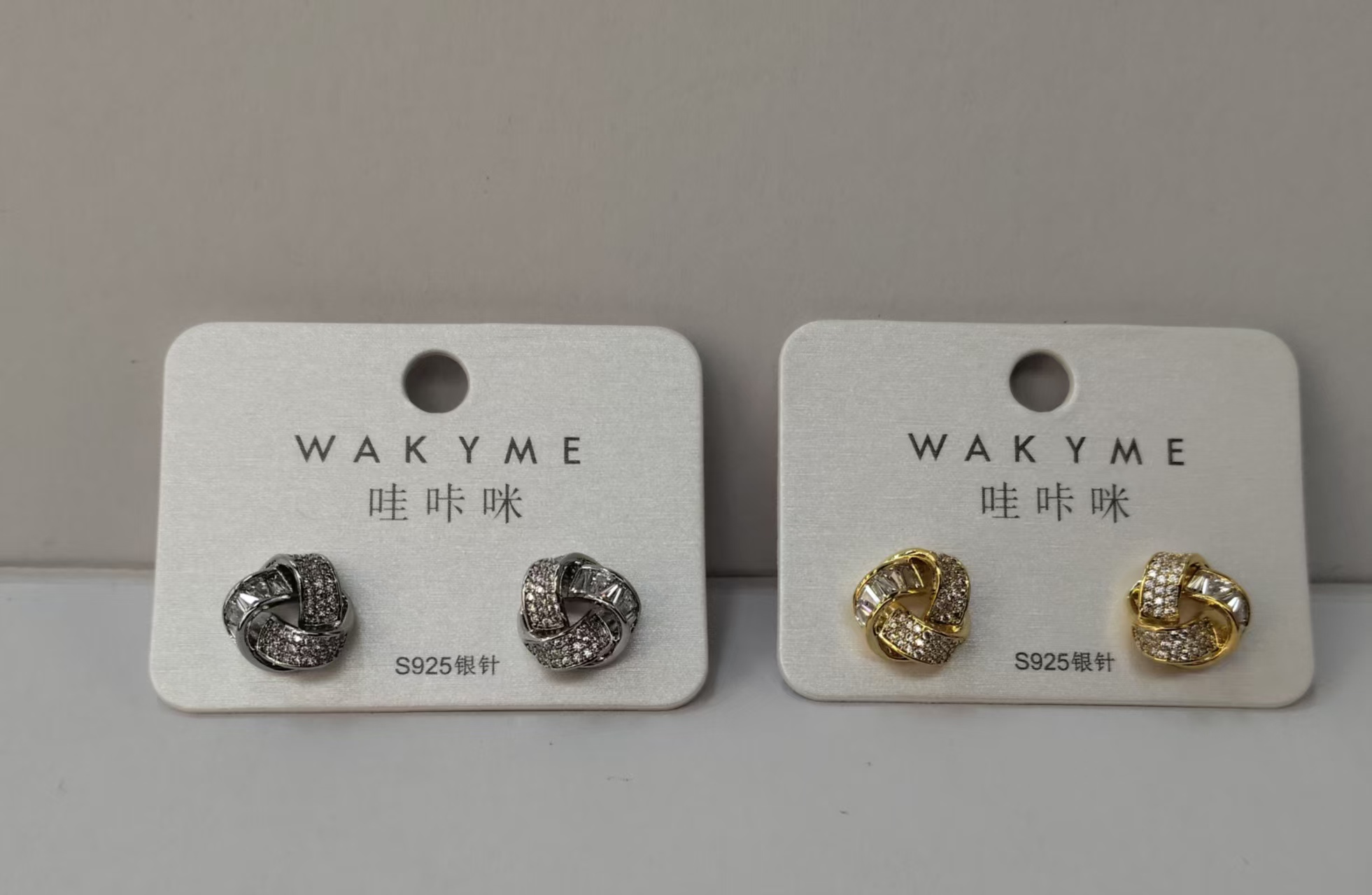 In 2025, the new Waka Mi ring design, paired with sparkling zircon stud earrings, is exquisite and compact, fashionable and trendy, classic and versatile Item Picture