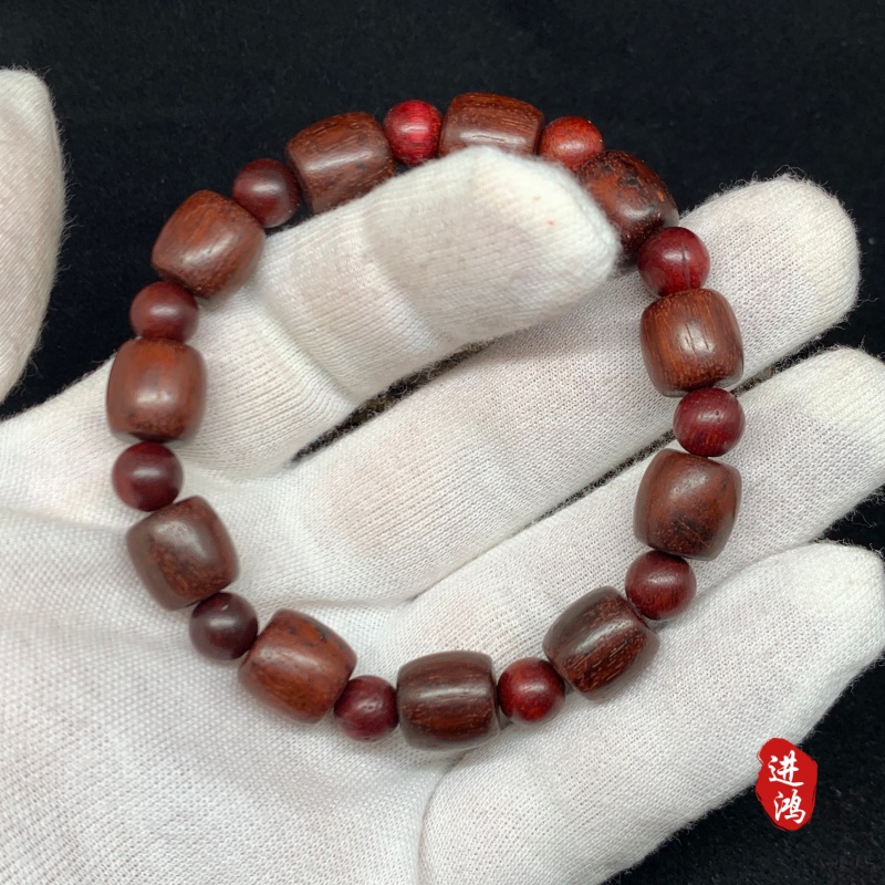 Blood sandalwood bracelet, drum bead style, novel style and unique design, available for wholesale and retail details Picture
