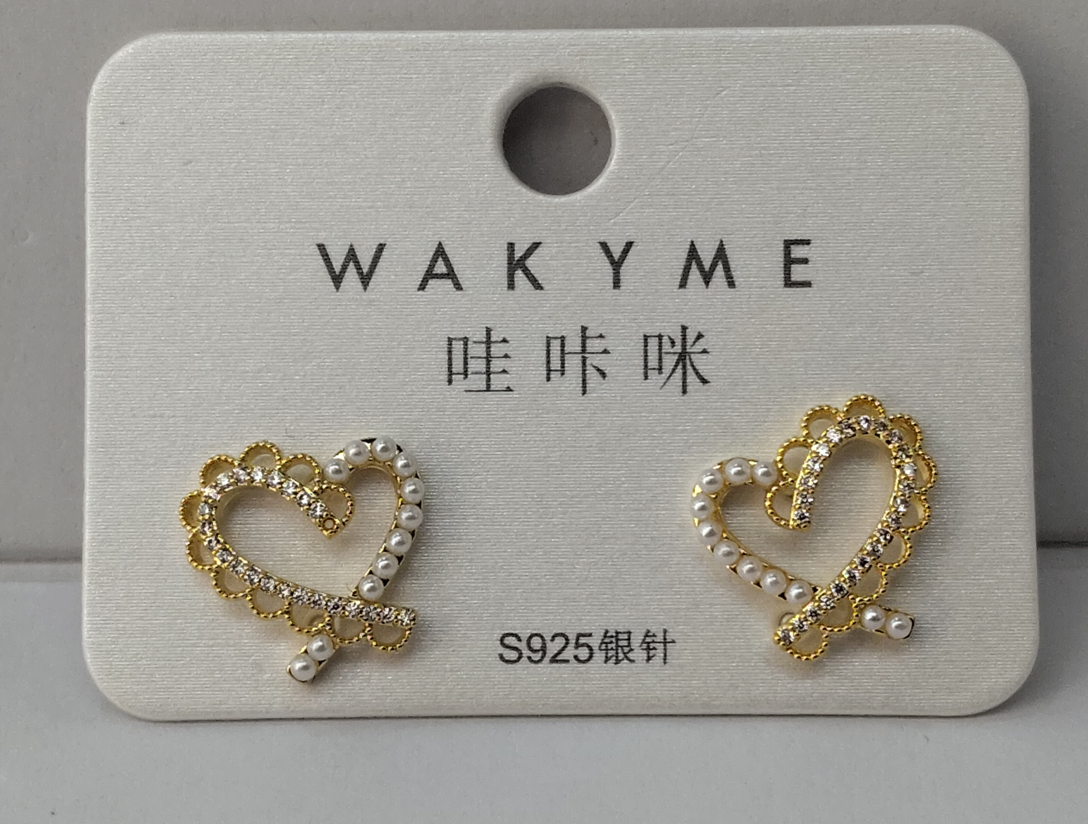 2025 Waka Mi Pearl Heart-shaped Versatile, fashionable, trendy, exquisite, three-dimensional, simple and high-end stud earrings Item Picture