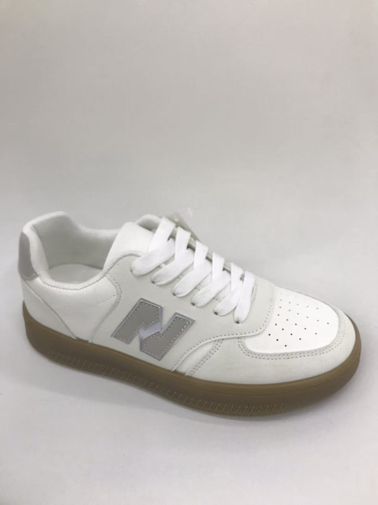 Low-top, versatile women's white sneakers, European-style sneakers, breathable and trendy full figure