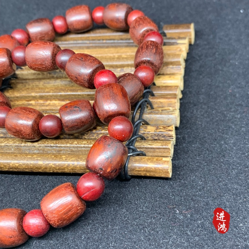 Blood sandalwood bracelet, drum bead style, novel style and unique design, available for wholesale and retail Item Picture