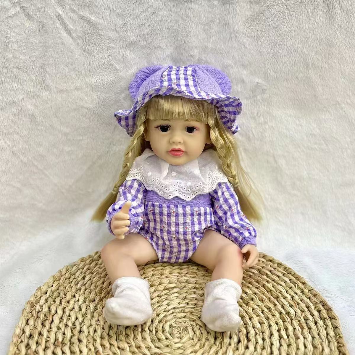 The "Play House" toy series features reborn dolls, vinyl dolls, and a variety of clothes in multiple colors