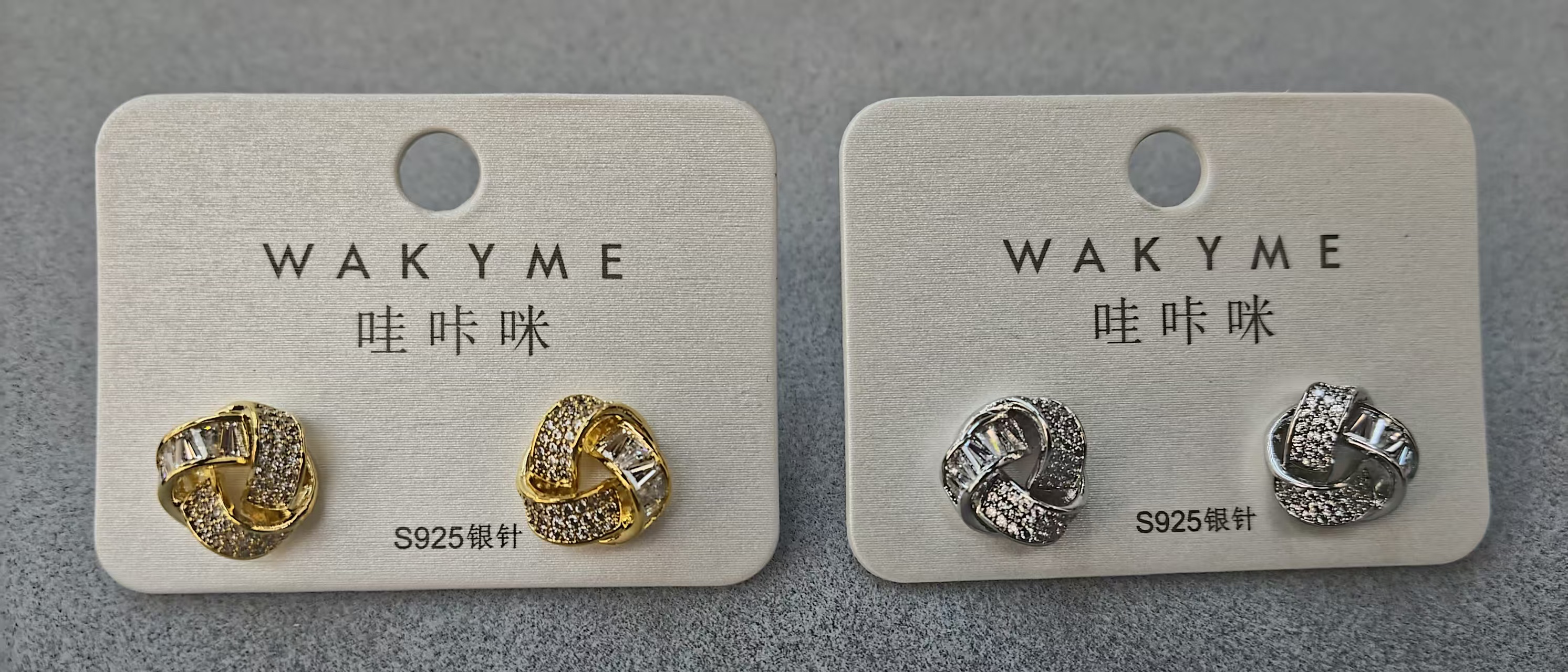 In 2025, the new Waka Mi ring design, paired with sparkling zircon stud earrings, is exquisite and compact, fashionable and trendy, classic and versatile