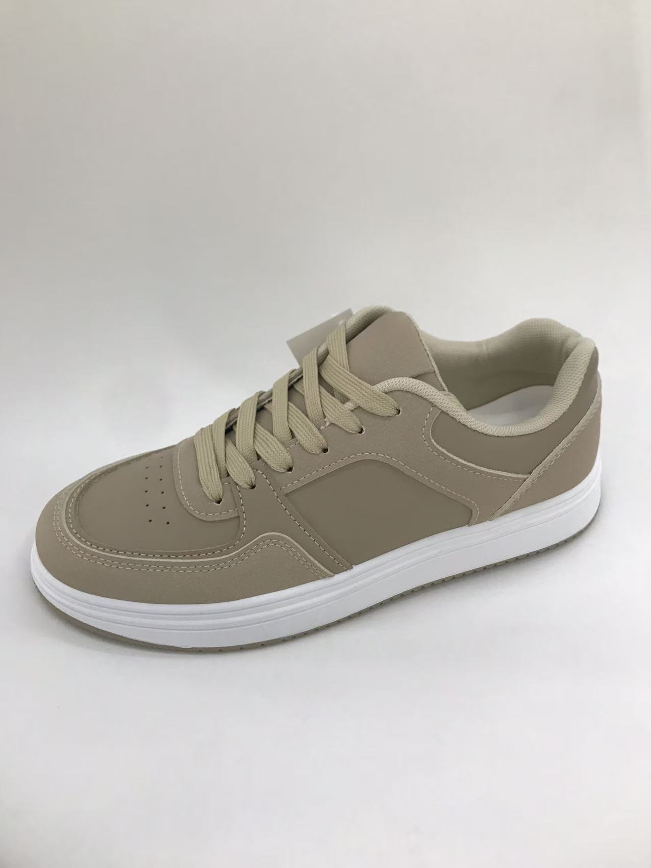 Comfortable and lightweight women's outdoor shoes for autumn and winter full figure