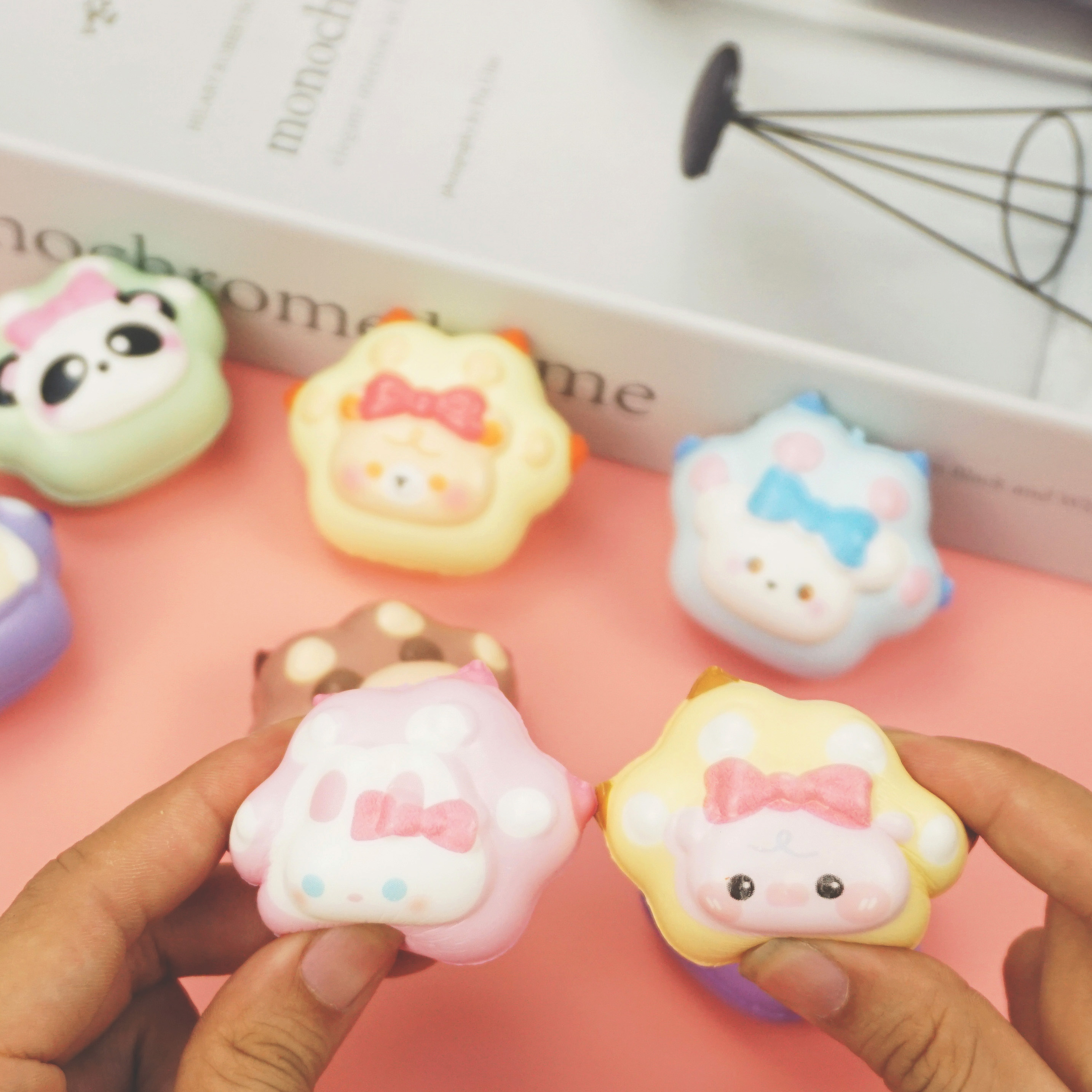 Cute kitten claw-shaped squeezing toy Item Picture