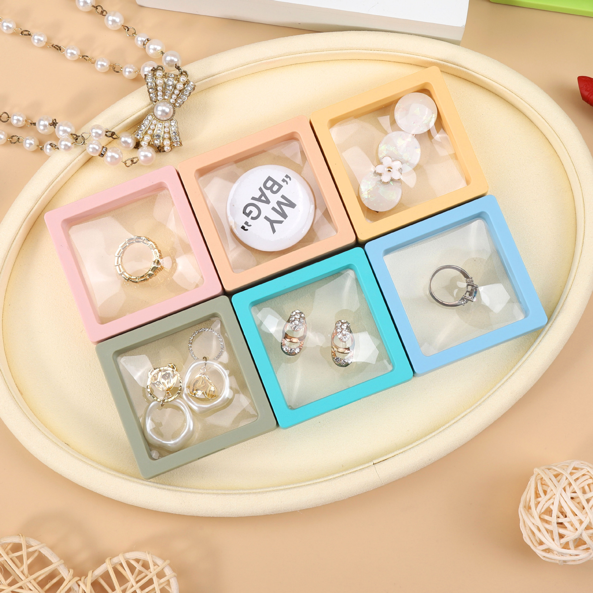 铝箱化妆箱/塑料盒/饰品架子/竹帘首饰盒/饰品中性风戒指项链产品图