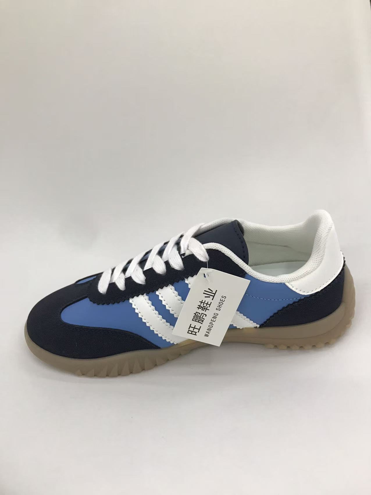 Women's sports shoes in European style are breathable, comfortable, trendy and versatile details Picture