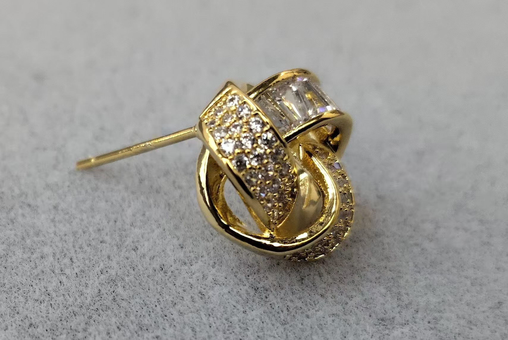 In 2025, the new Waka Mi ring design, paired with sparkling zircon stud earrings, is exquisite and compact, fashionable and trendy, classic and versatile Specification image