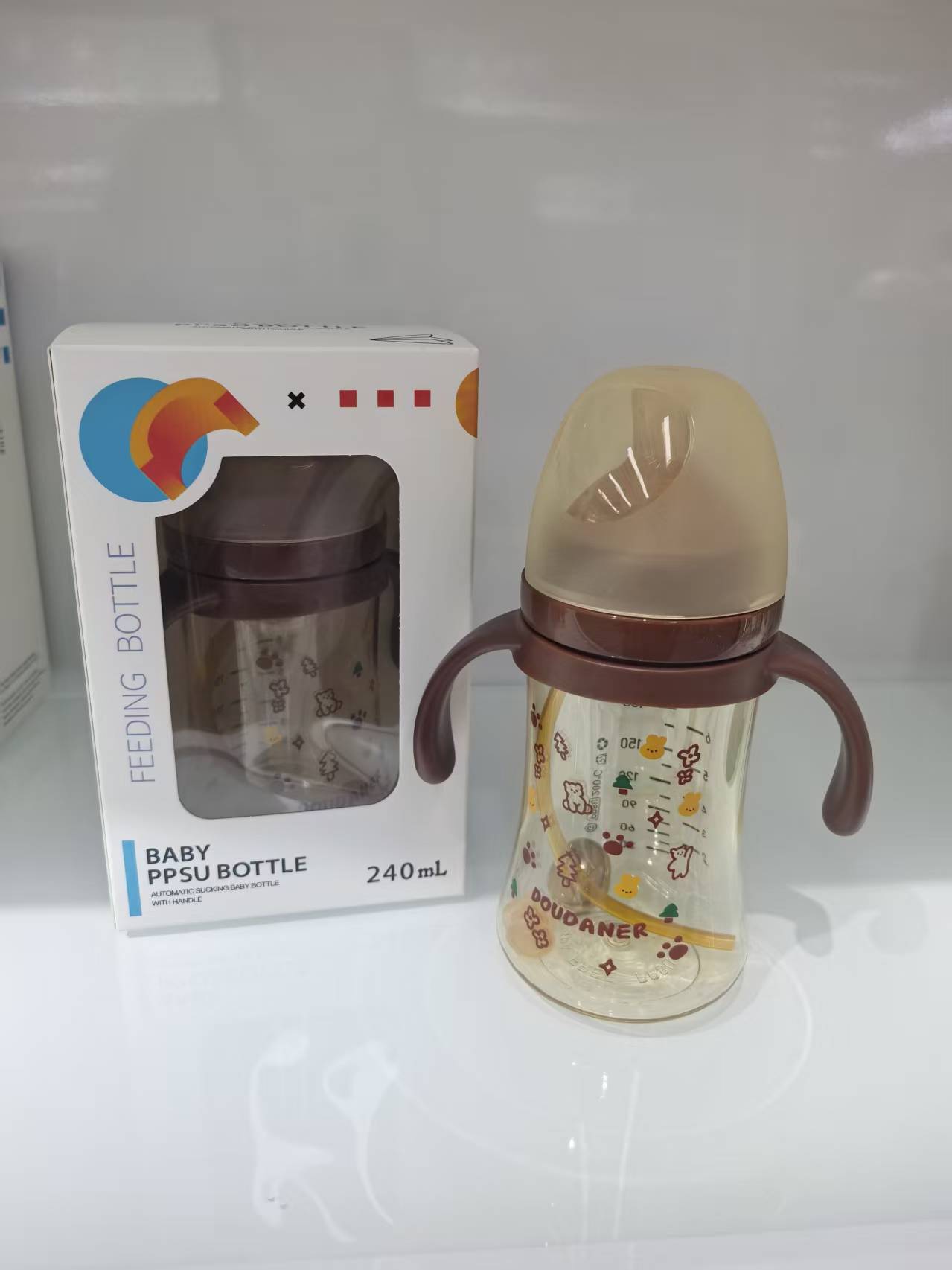 婴儿奶瓶 母婴用品  硅胶防胀气奶嘴300ML 240ML 宽口塑料奶瓶白底实物图