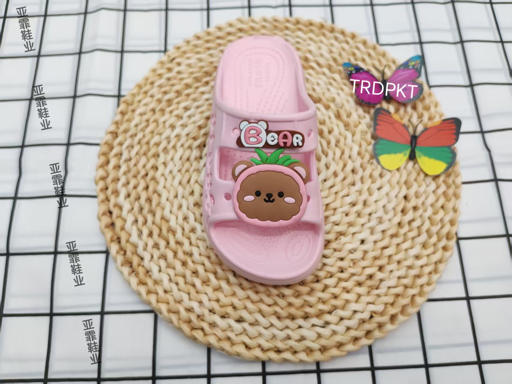 New Summer 2025 girls' cute anti-slip thick-soled outerwear slippers full figure