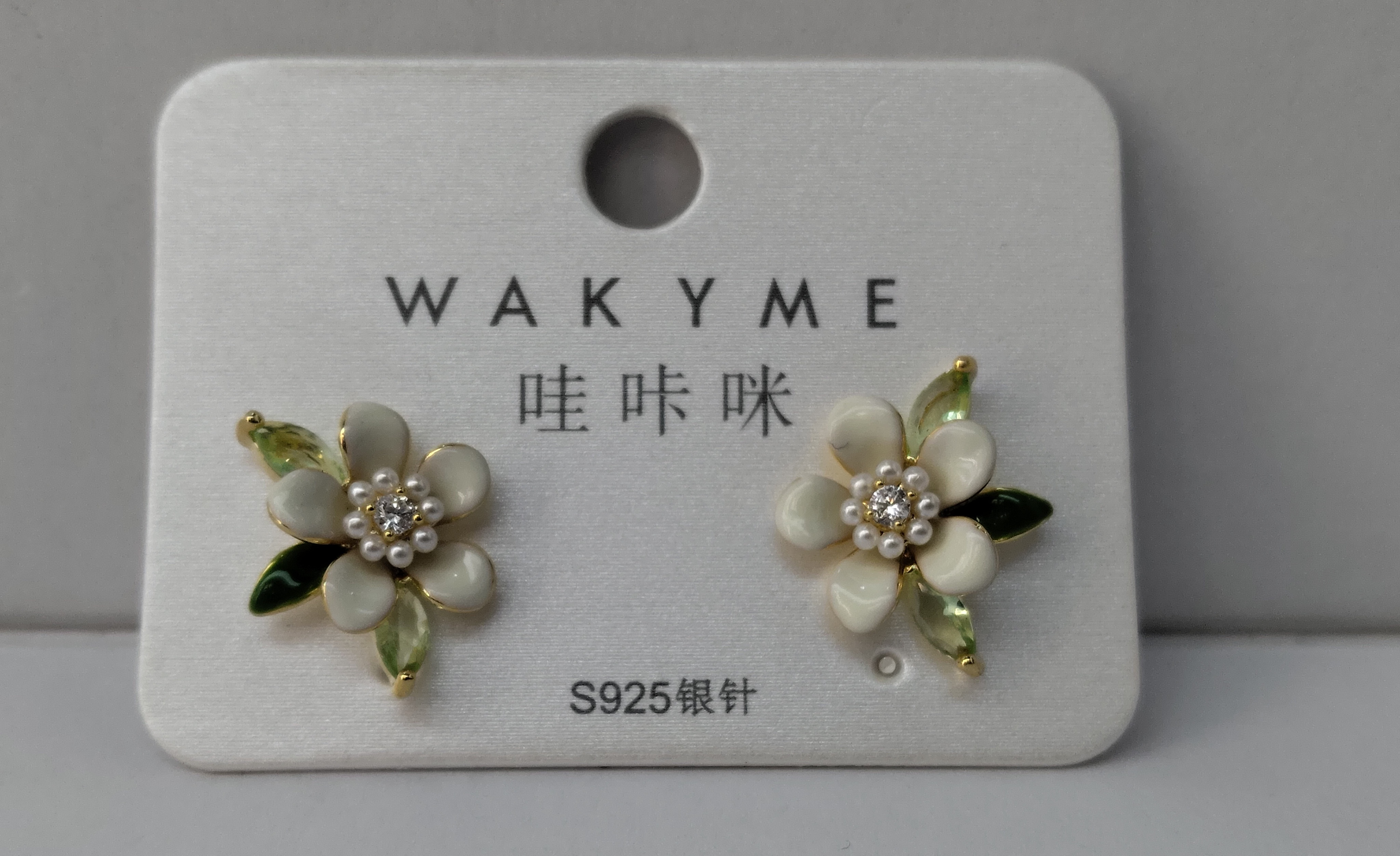 Waka Mi 2025 new flower-shaped stud earrings, S925 silver needle, exquisite and elegant, embellishing your gentle moments. Item Picture