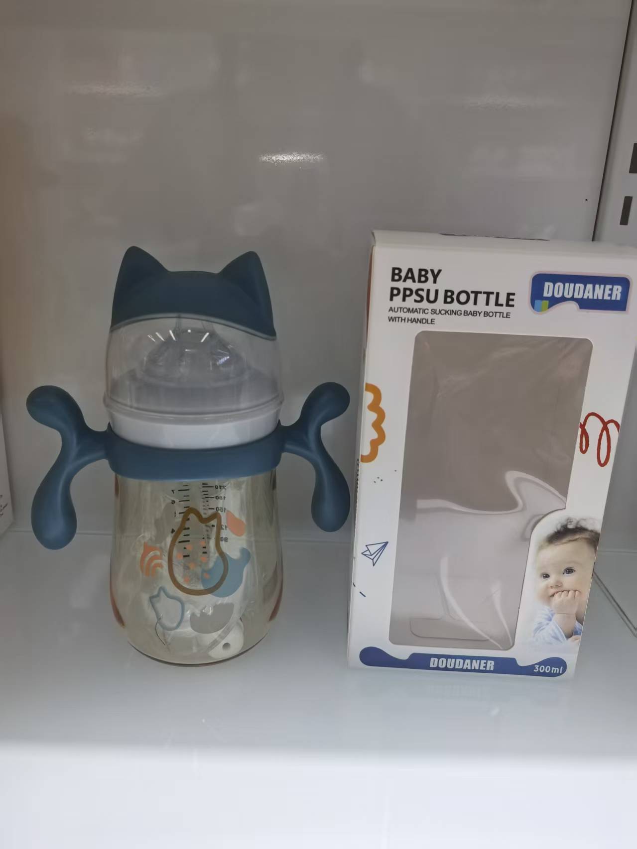 婴儿奶瓶 母婴用品  硅胶防胀气奶嘴300ML 240ML 可爱猫头宽口塑料奶瓶白底实物图