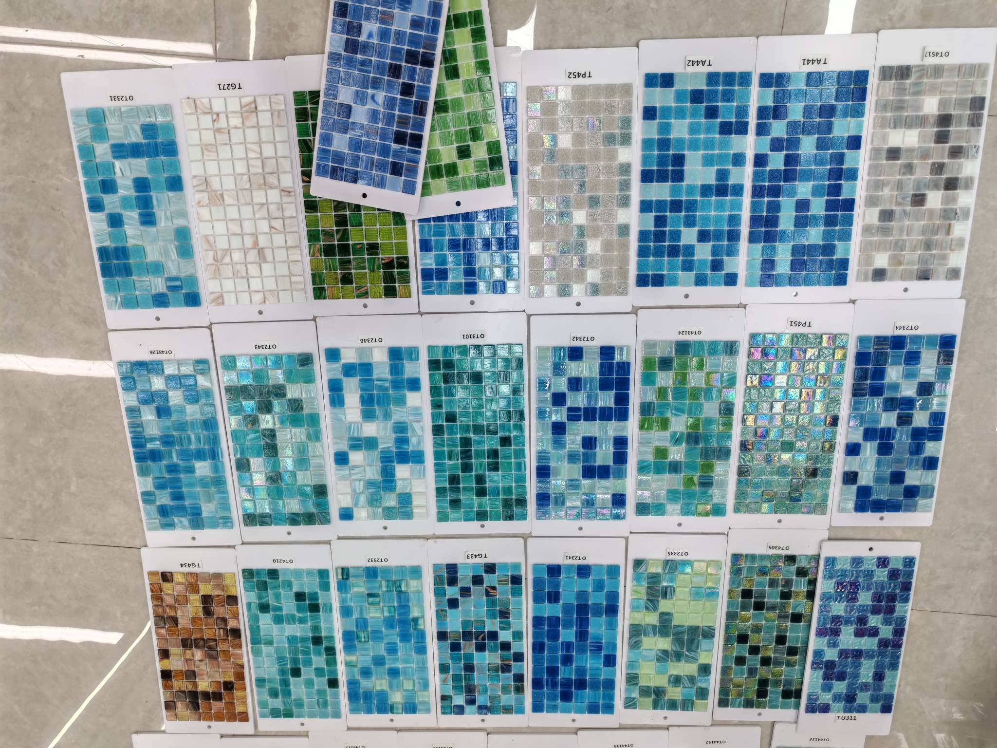 Handmade diy Mosaic Bohemian-style Mosaic small flower tiles detail image 5